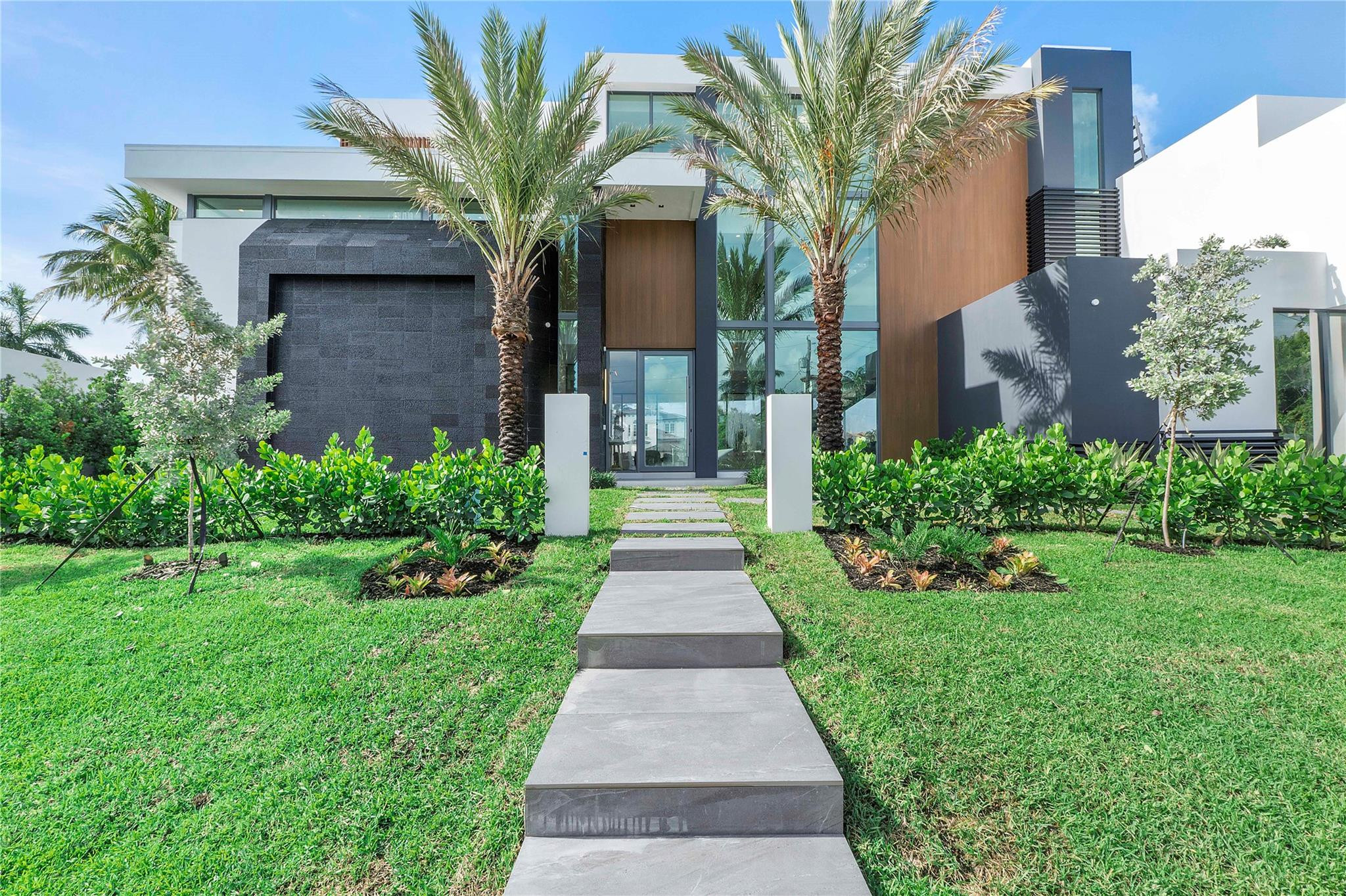 2880 NE 28th Street