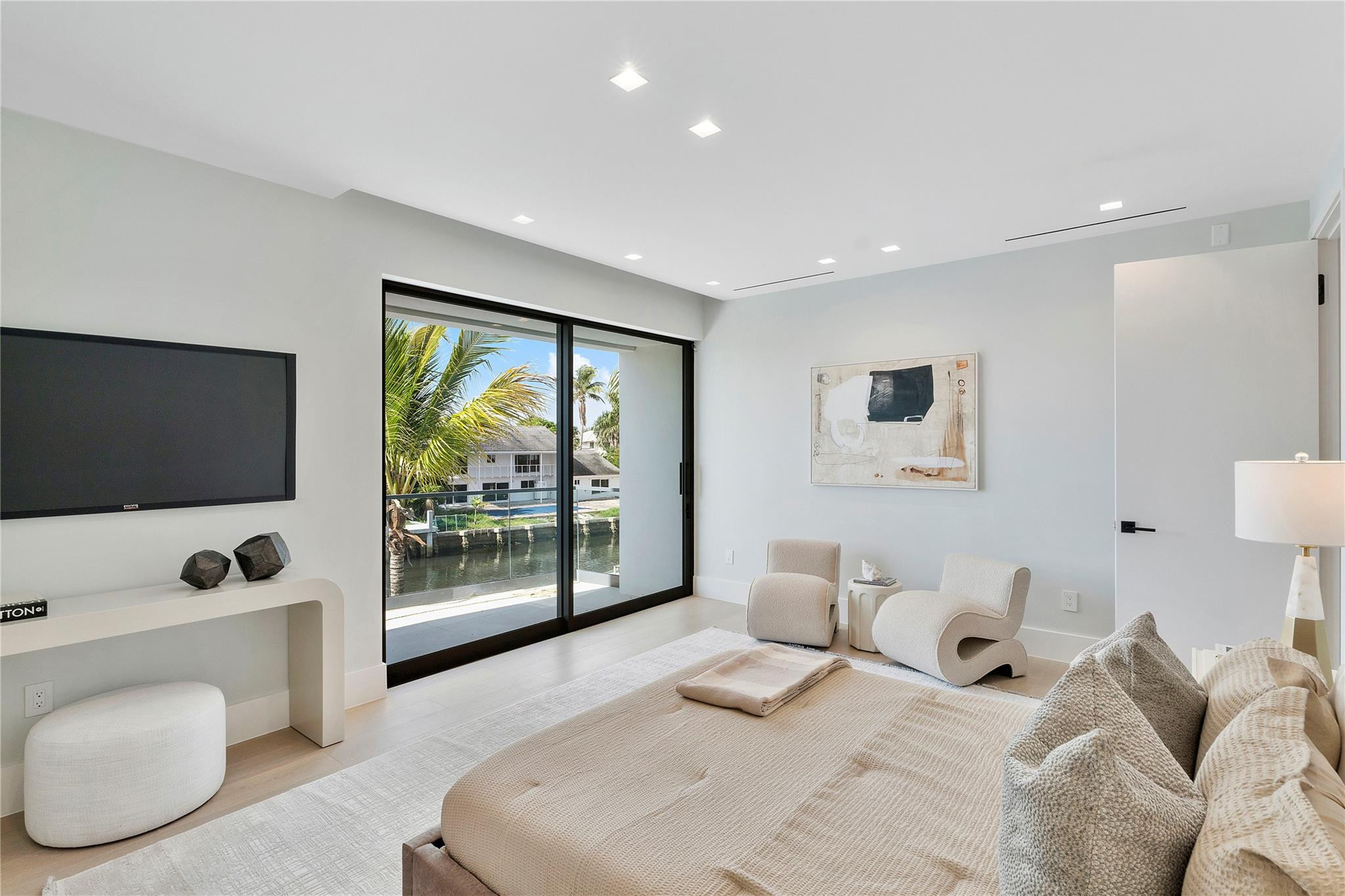 2880 NE 28th Street