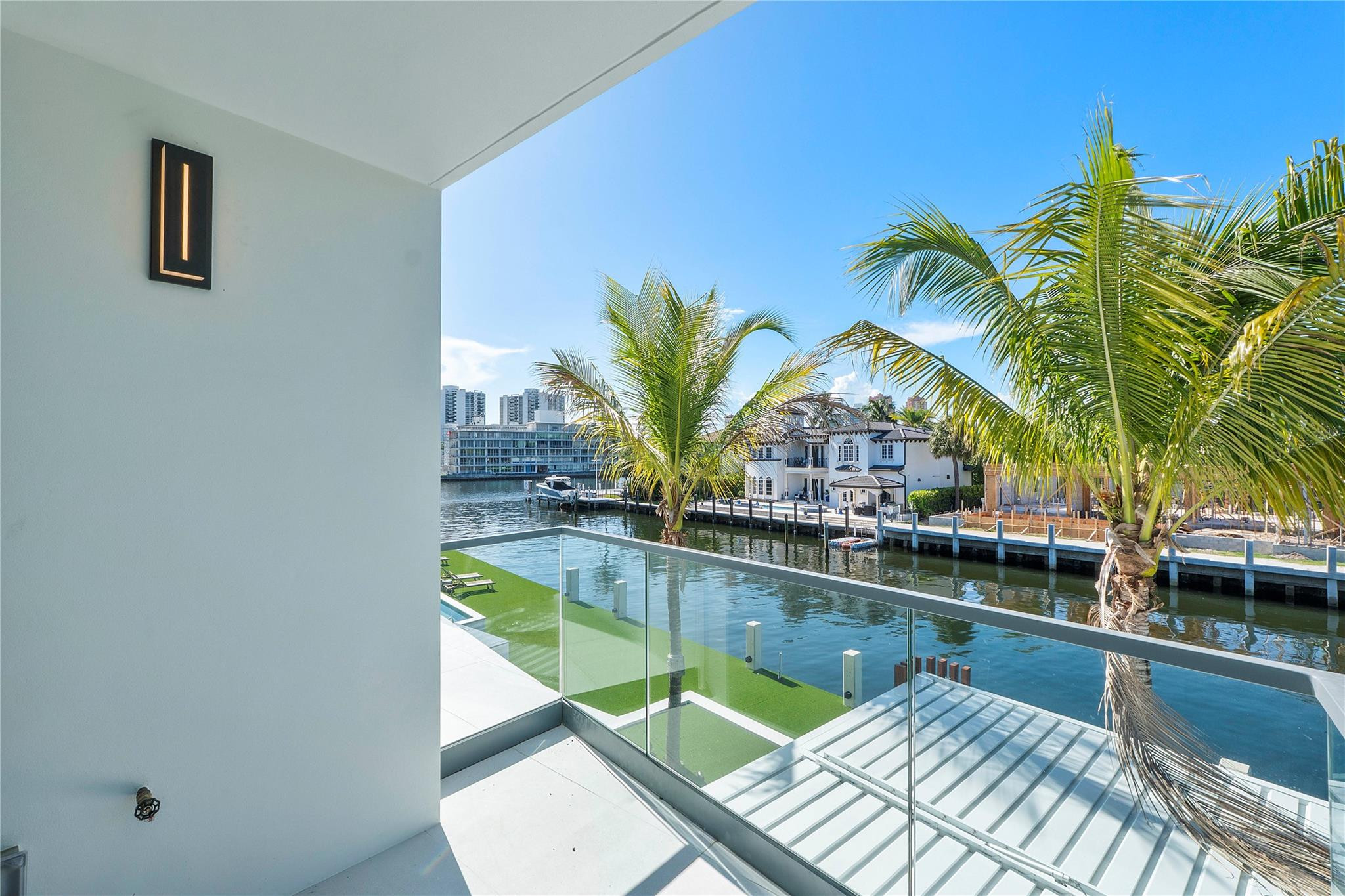 2880 NE 28th Street