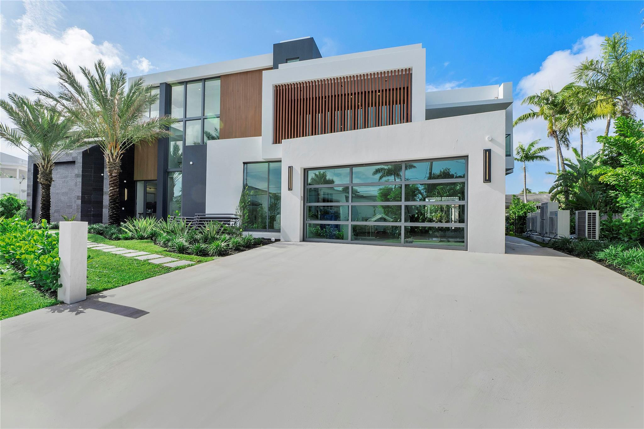 2880 NE 28th Street