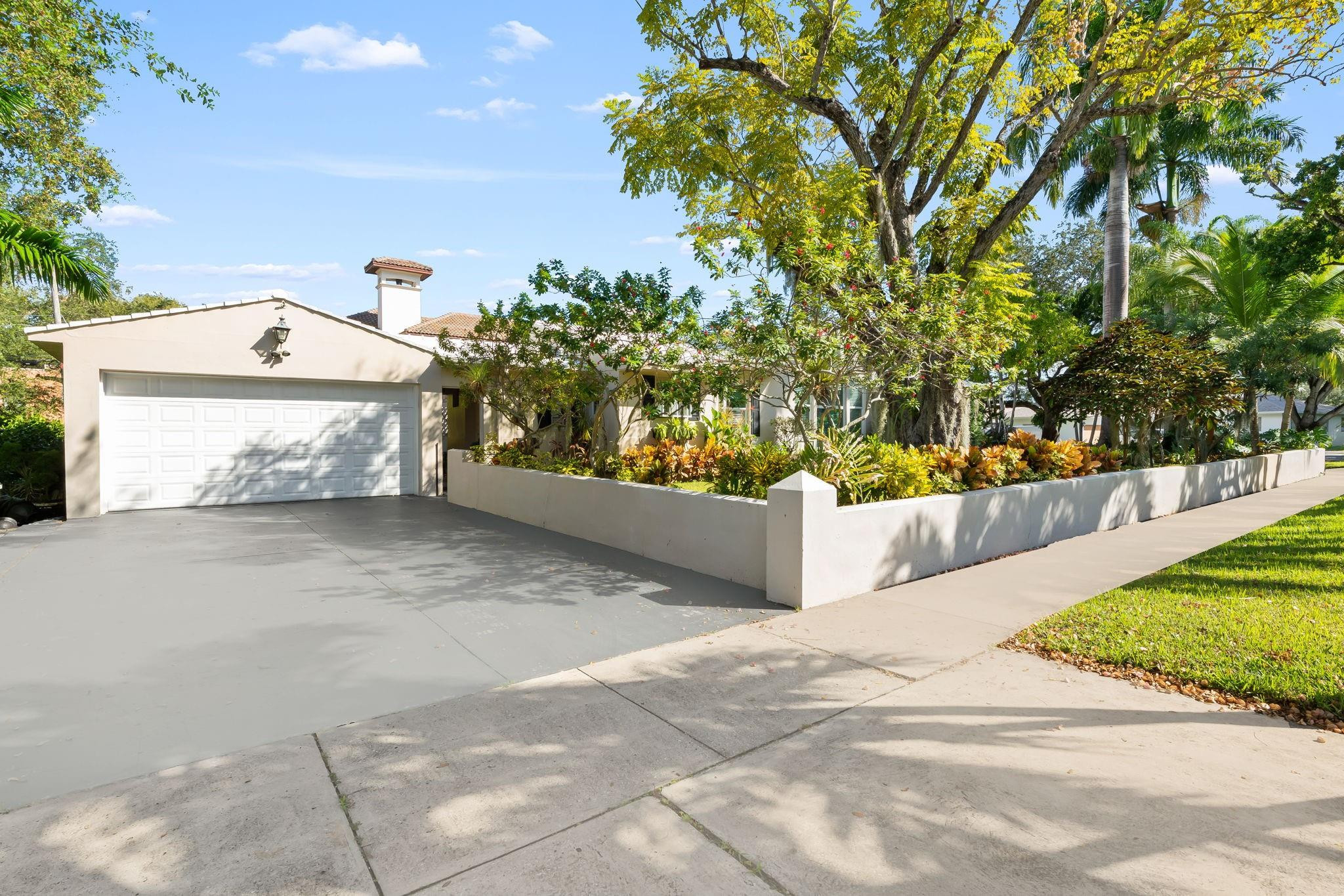 1252 N Rio Vista Boulevard