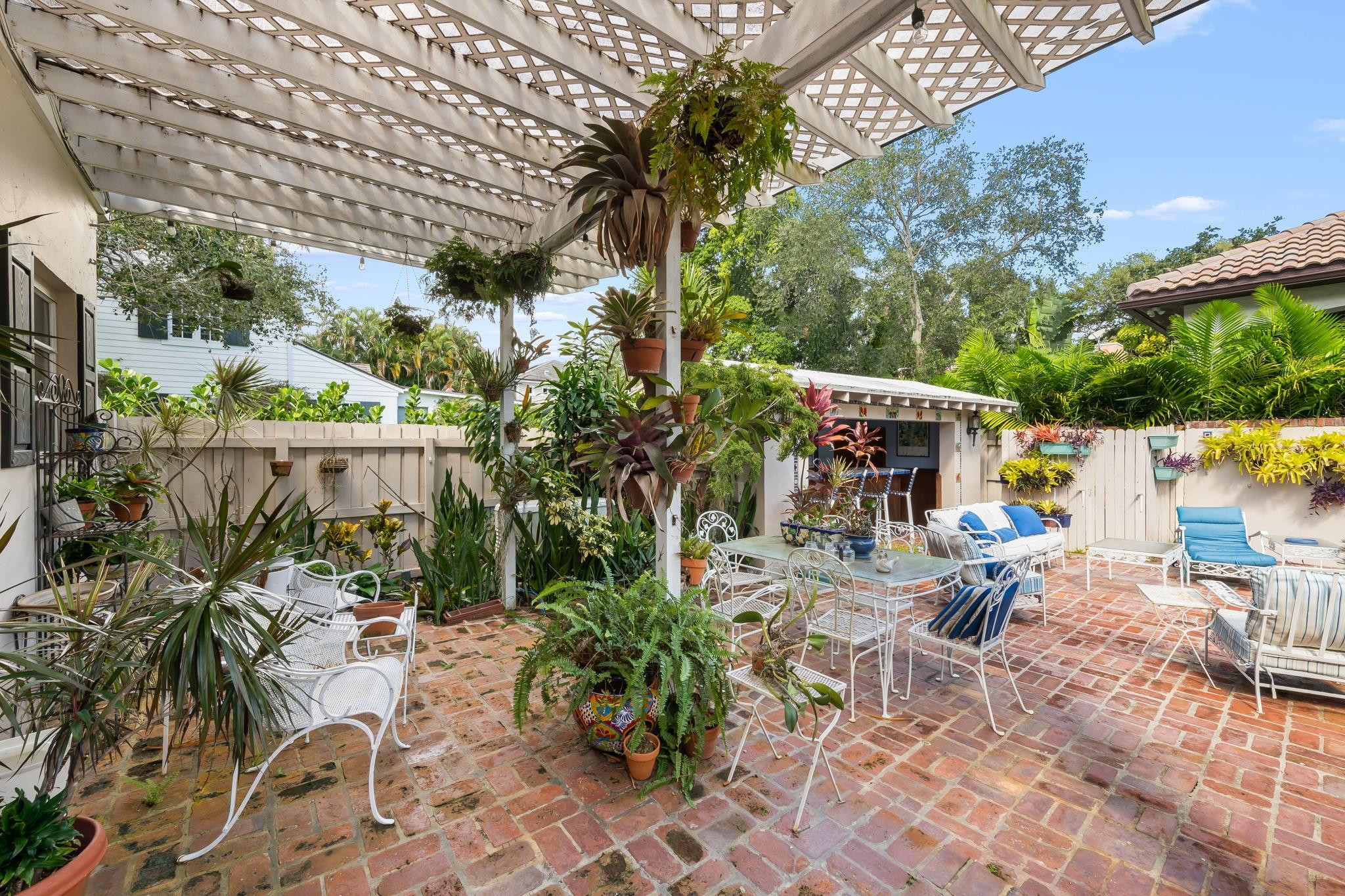 1252 N Rio Vista Boulevard