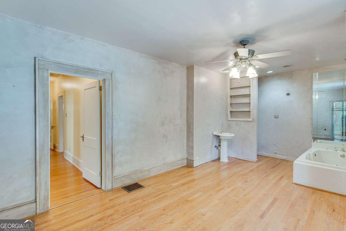 1631 Riverside Drive