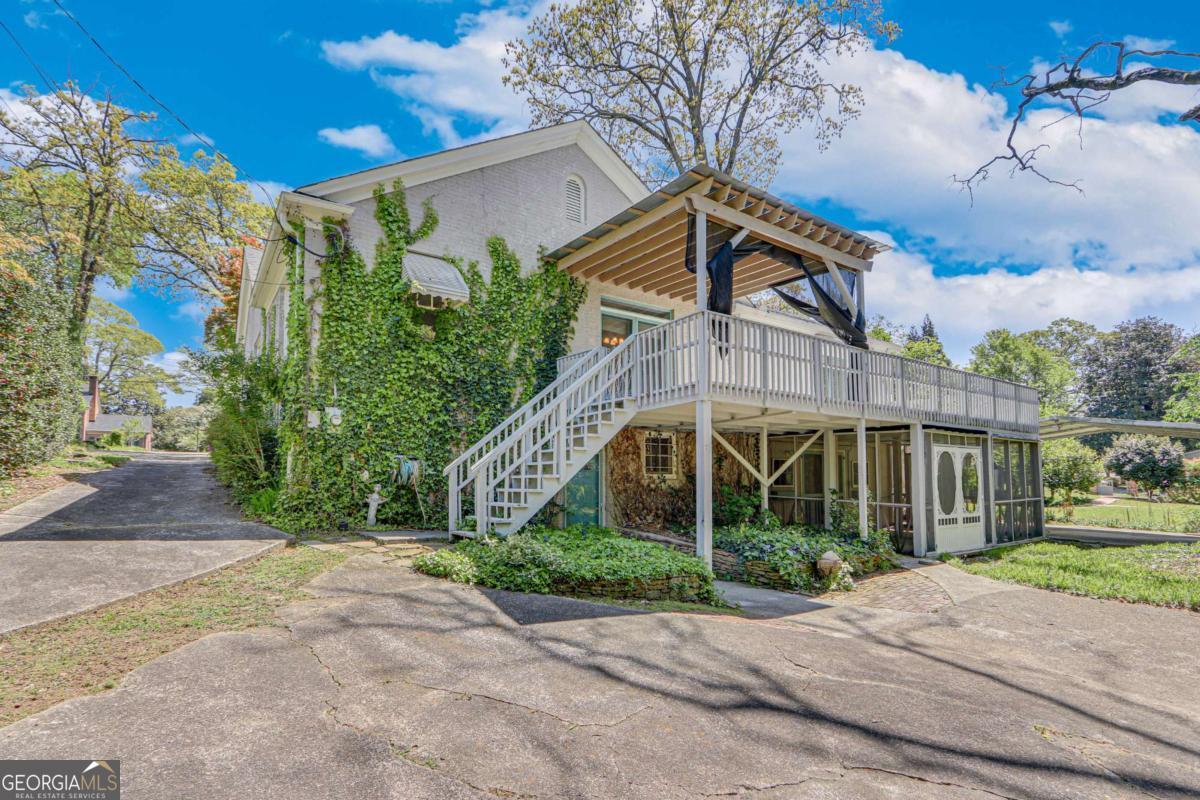 1631 Riverside Drive