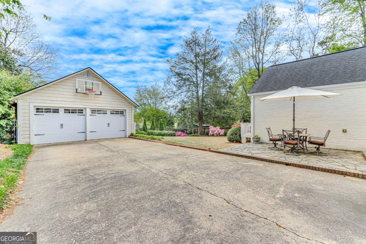 954 Cherokee Road