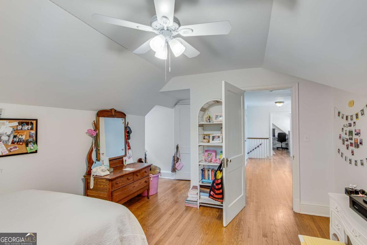 954 Cherokee Road