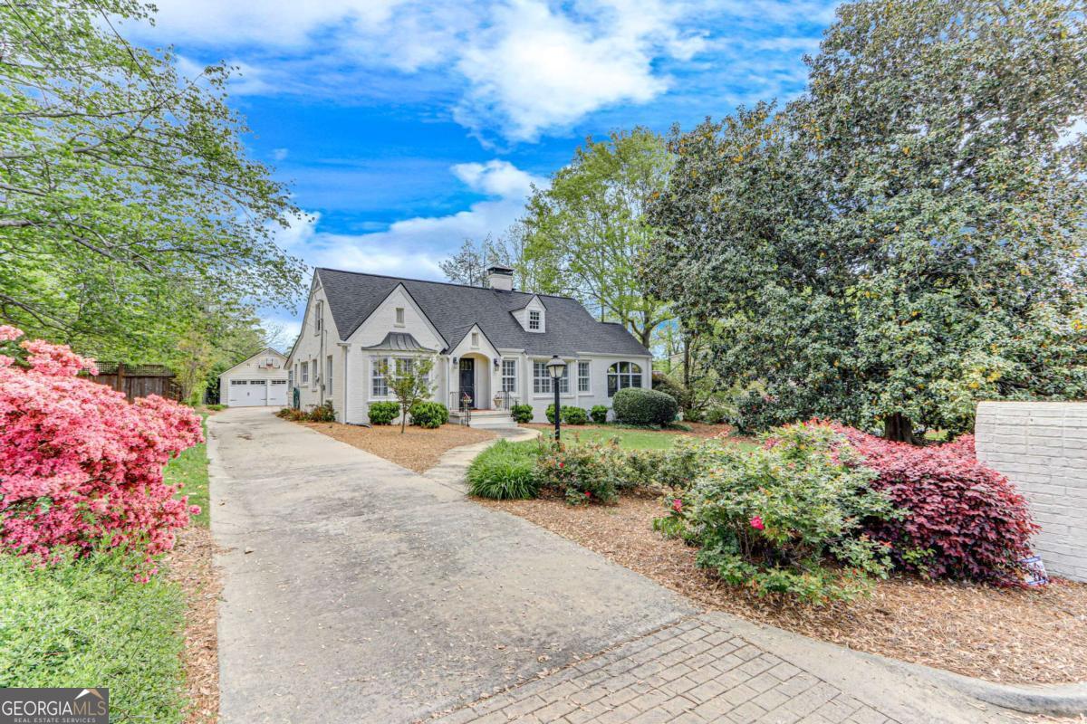 954 Cherokee Road