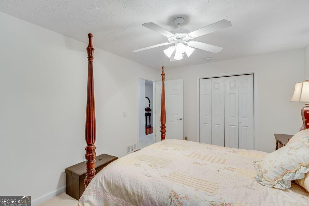 936 Village View Circle
