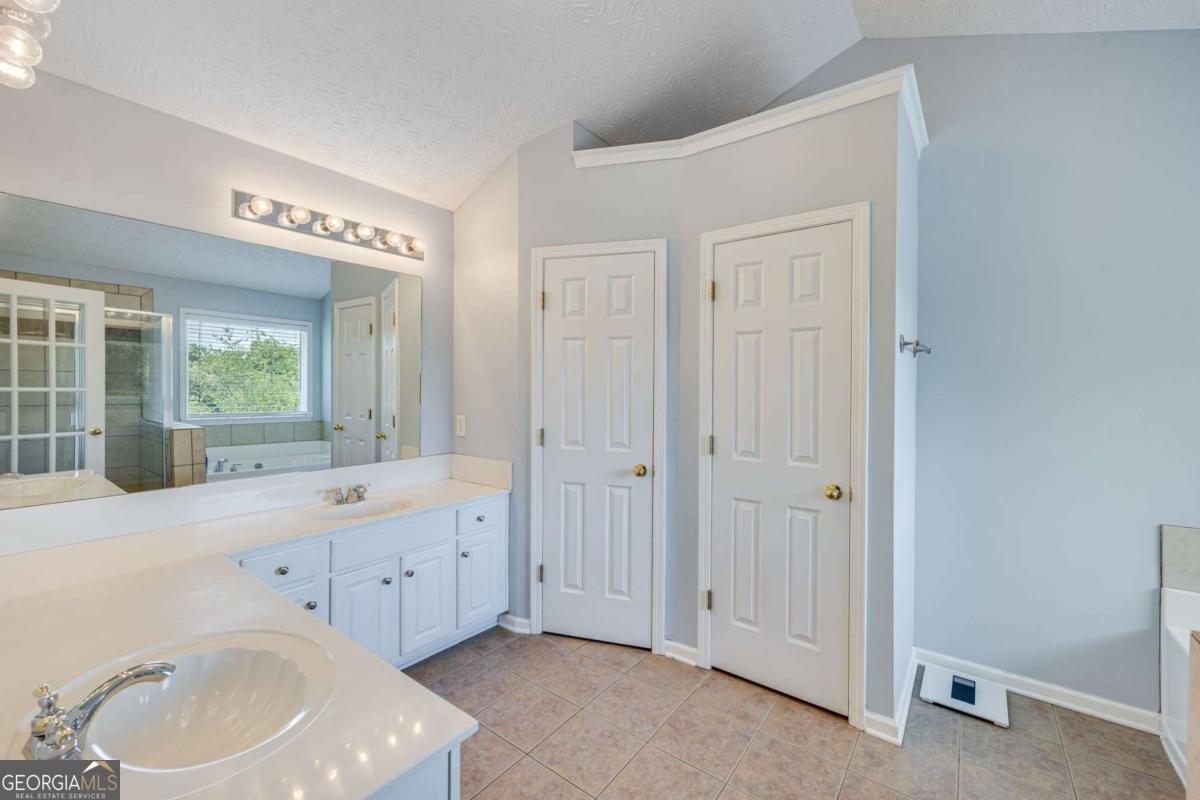 3903 Walnut Grove Way