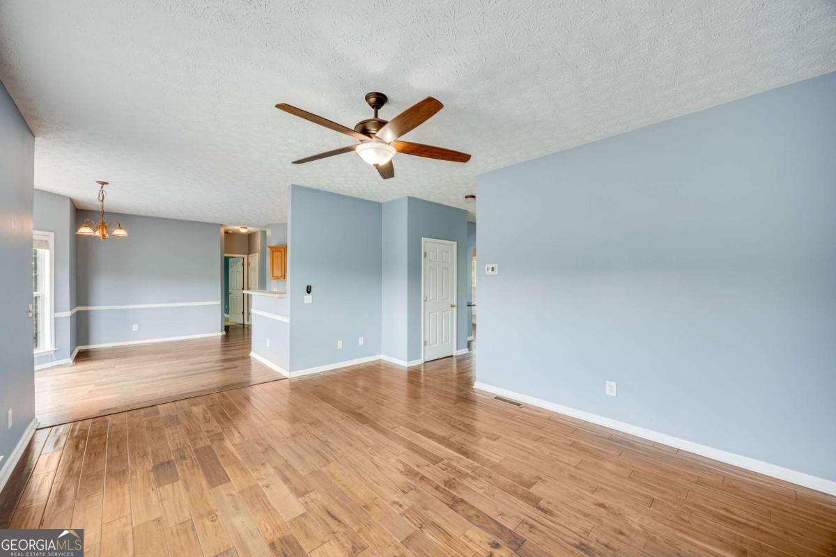 3903 Walnut Grove Way