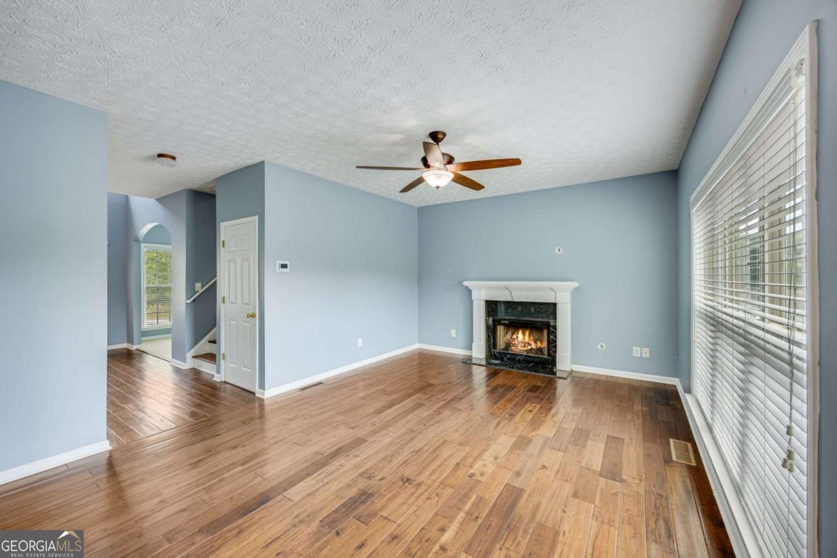 3903 Walnut Grove Way