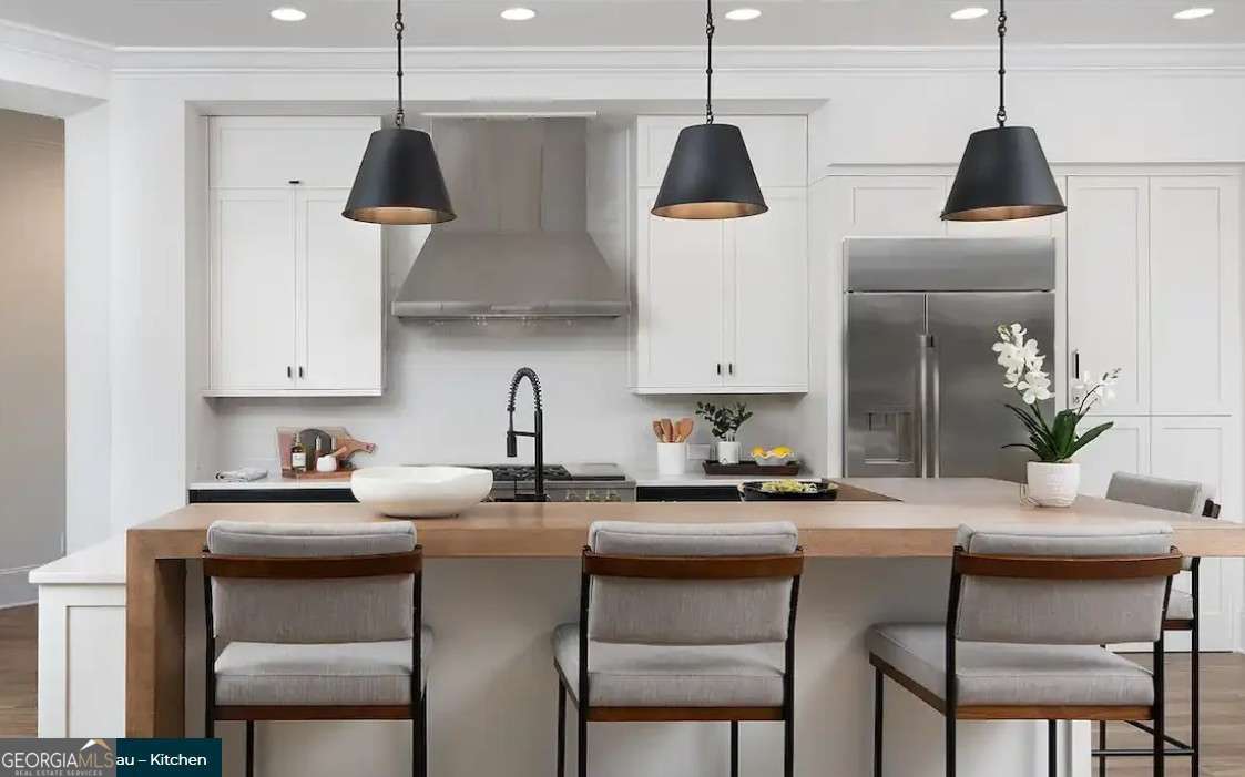 650 NW East Lake Drive