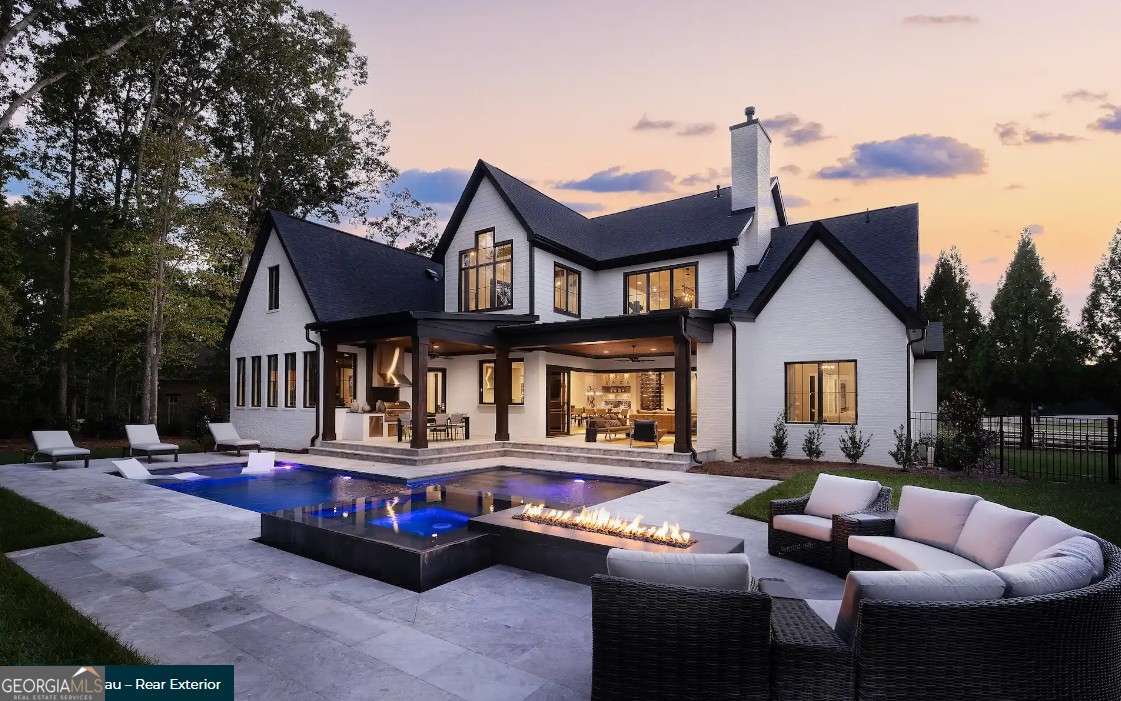 650 NW East Lake Drive