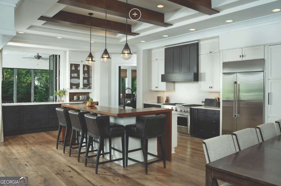 650 NW East Lake Drive