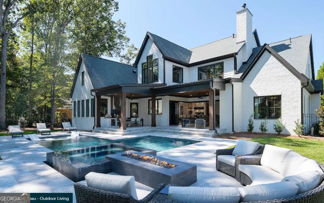 650 NW East Lake Drive