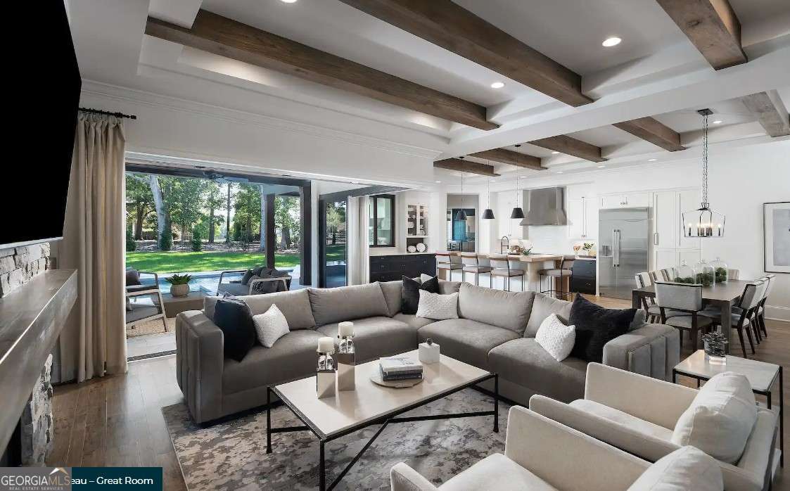 650 NW East Lake Drive