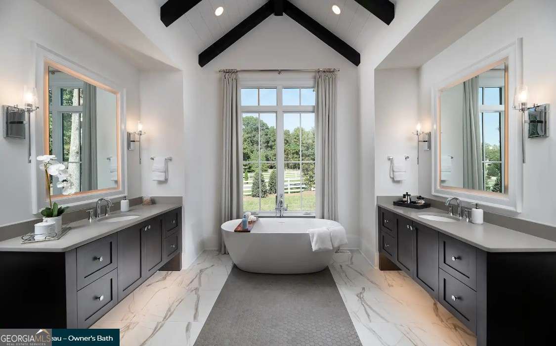 650 NW East Lake Drive