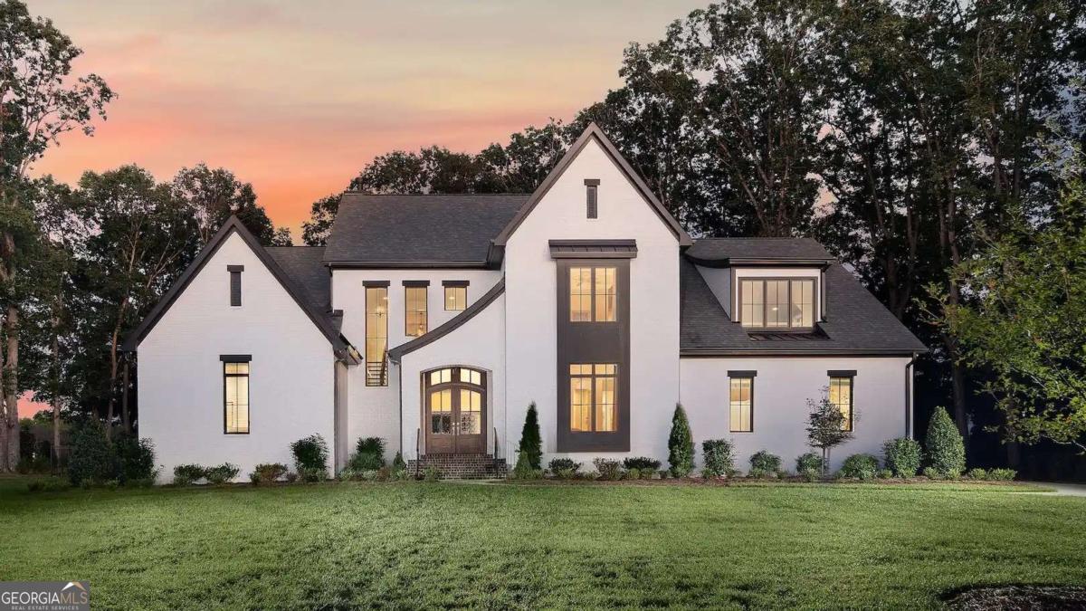 650 NW East Lake Drive