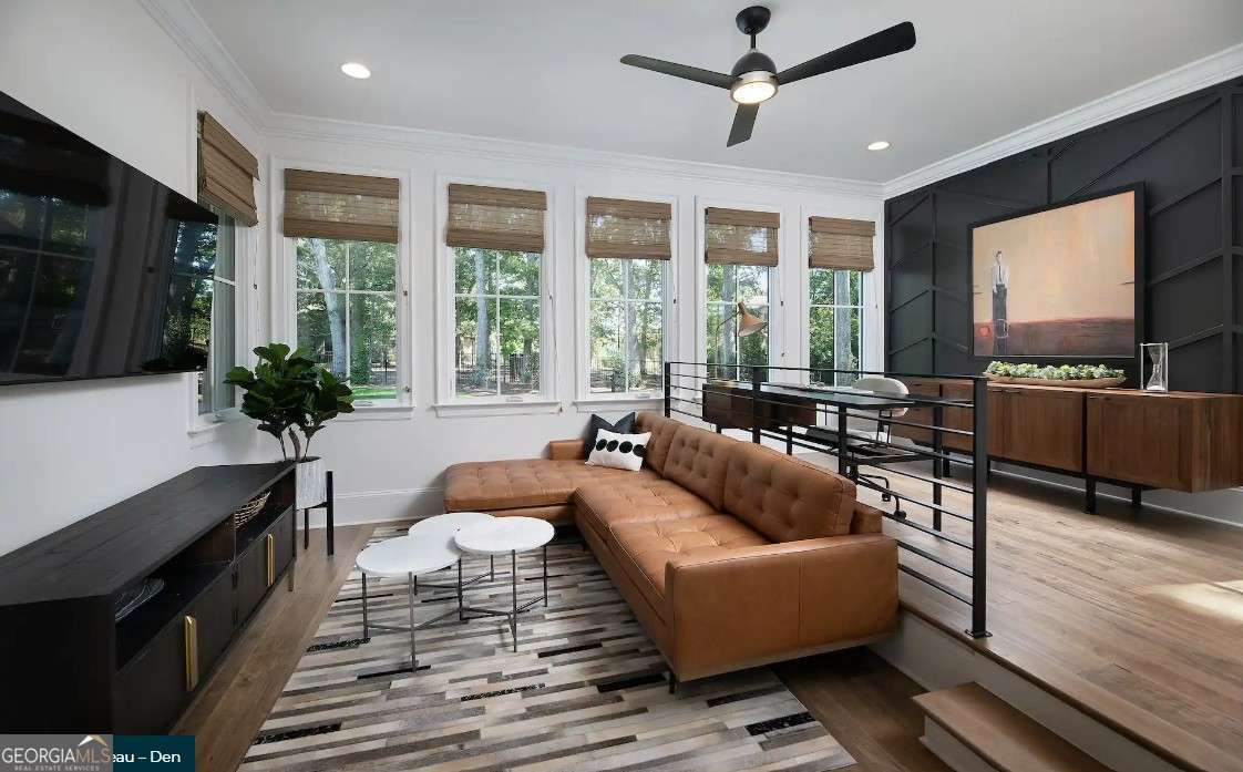 650 NW East Lake Drive