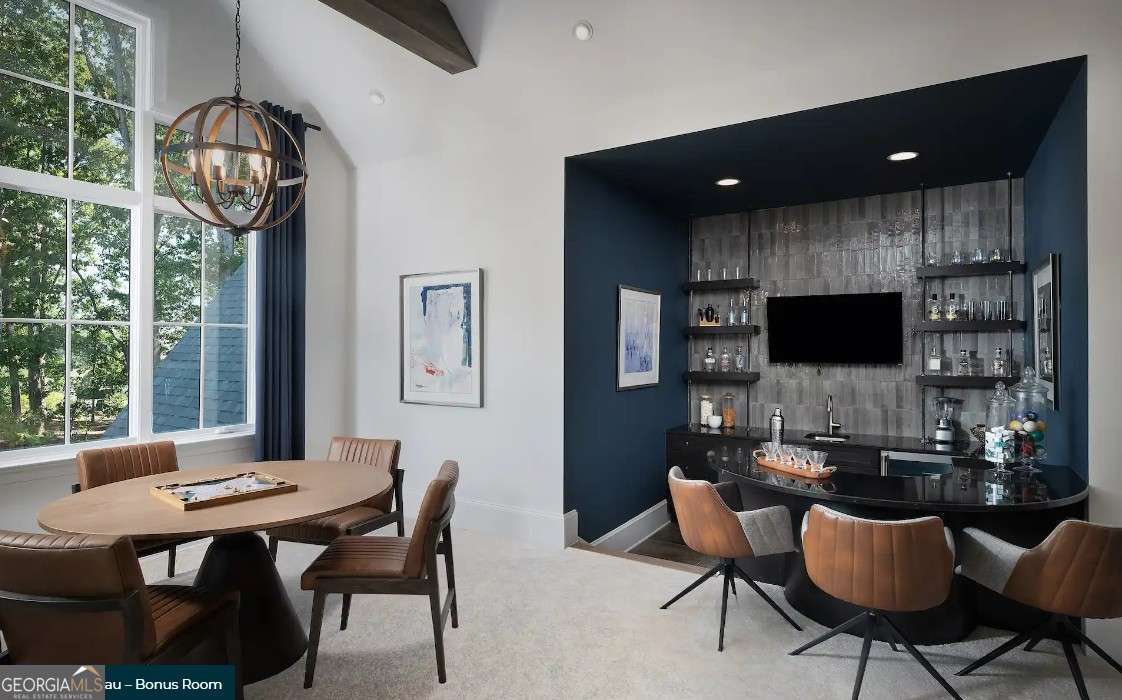 650 NW East Lake Drive