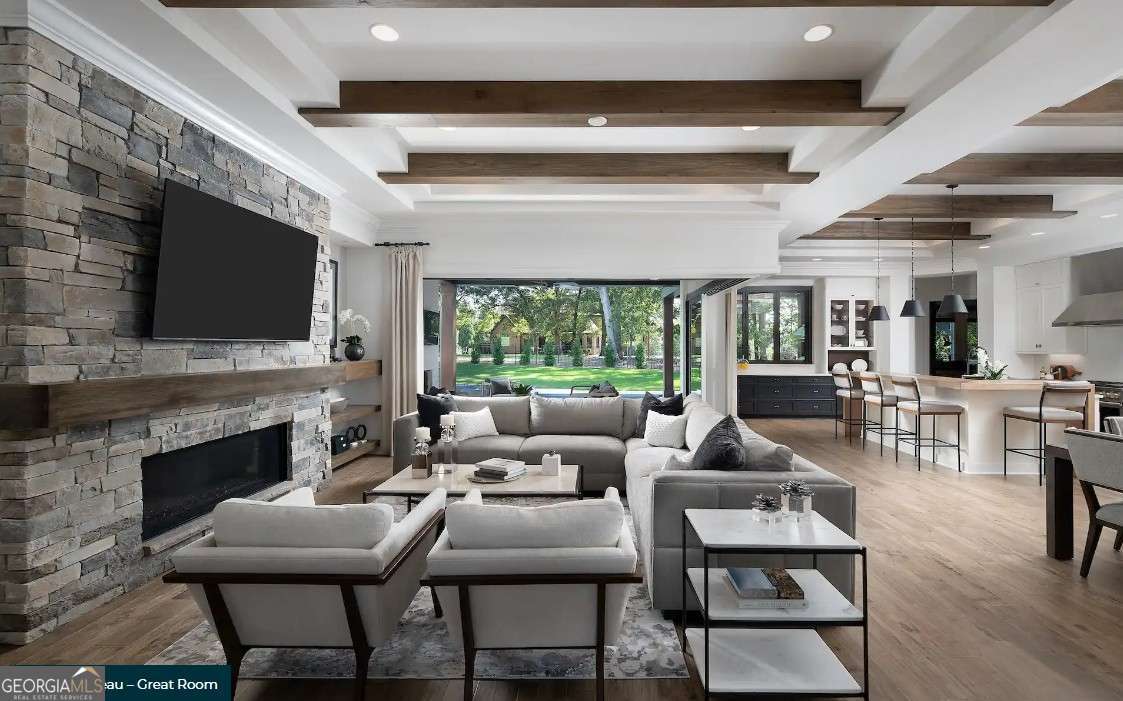 650 NW East Lake Drive