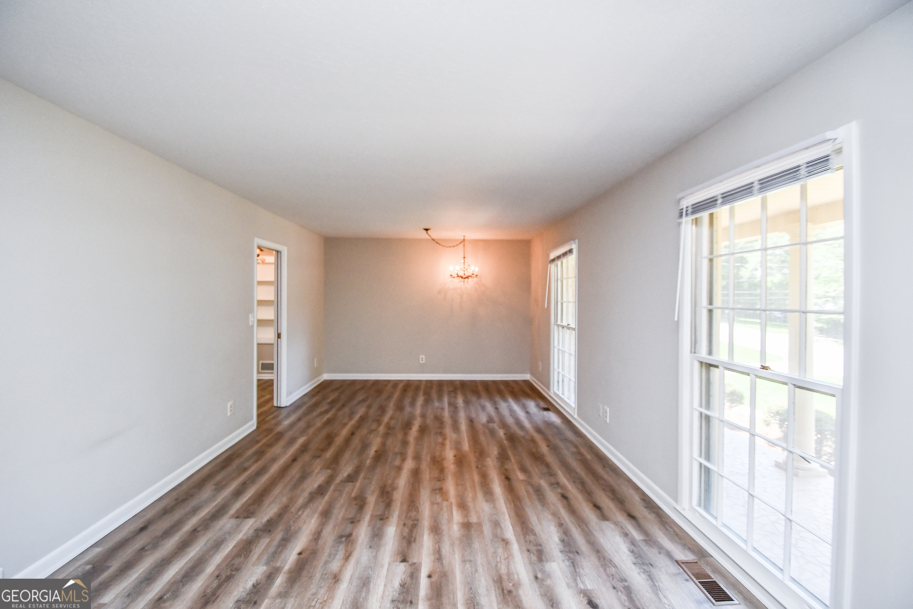 1512 Robinhood Trail
