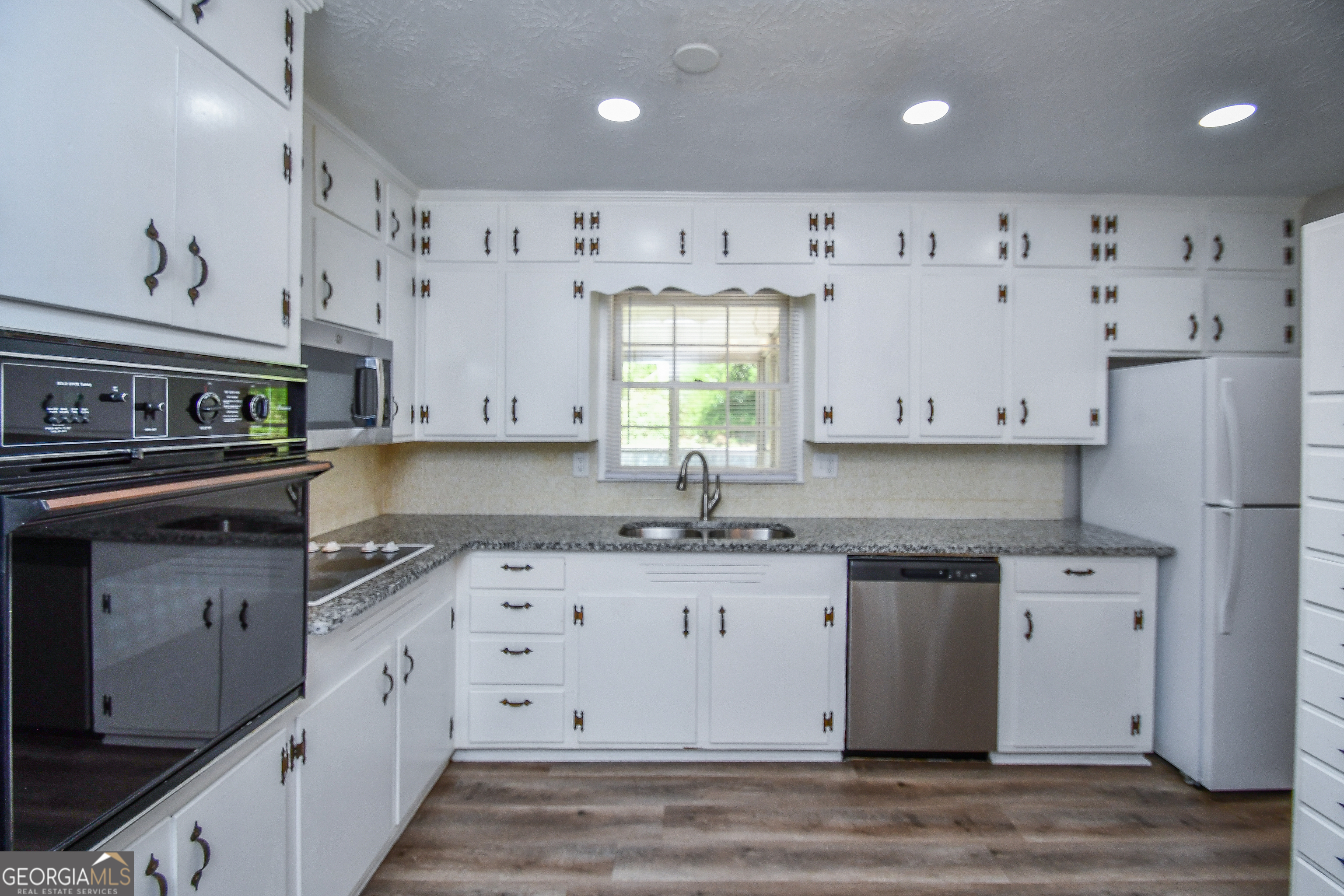 1512 Robinhood Trail