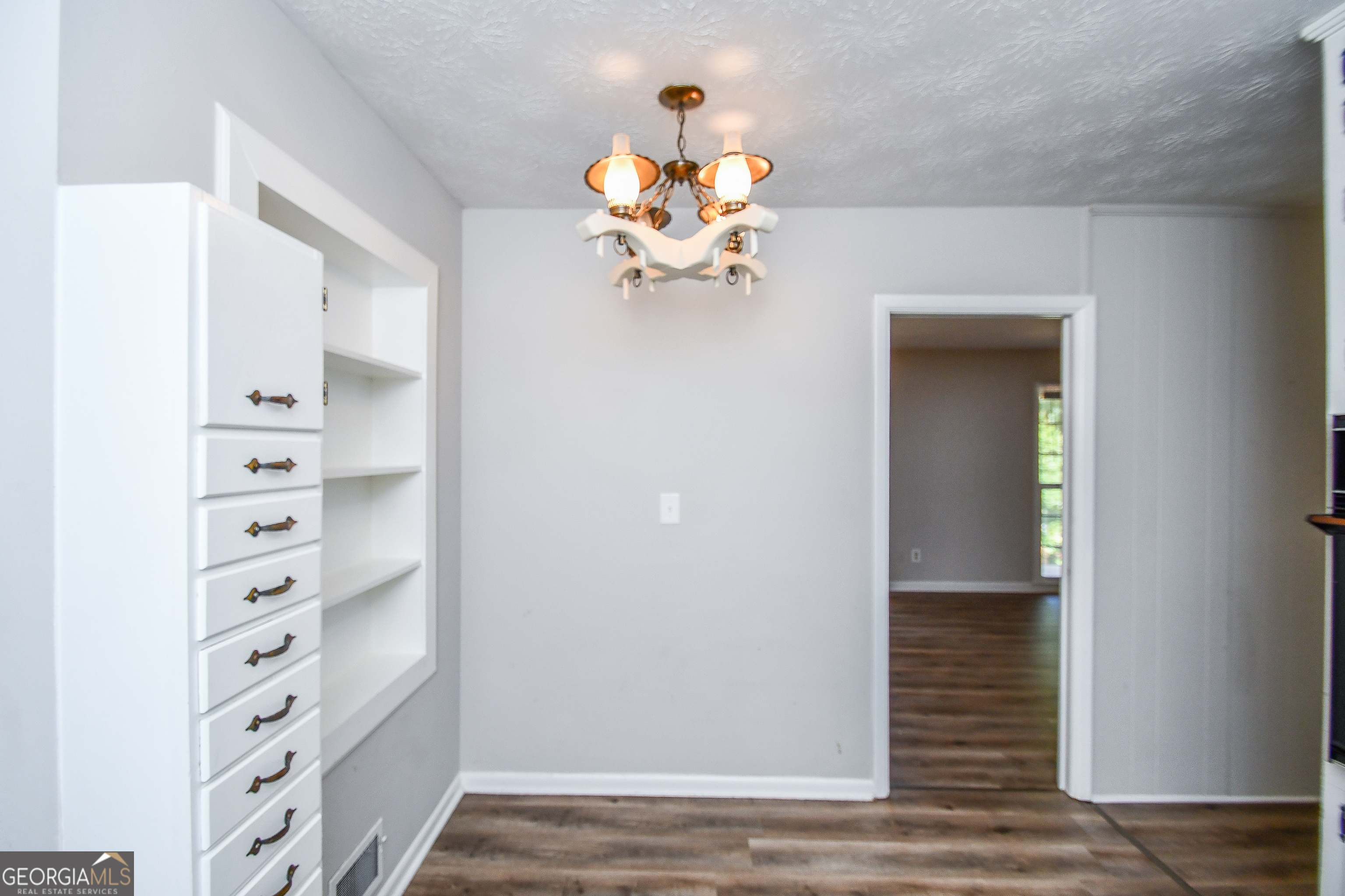 1512 Robinhood Trail