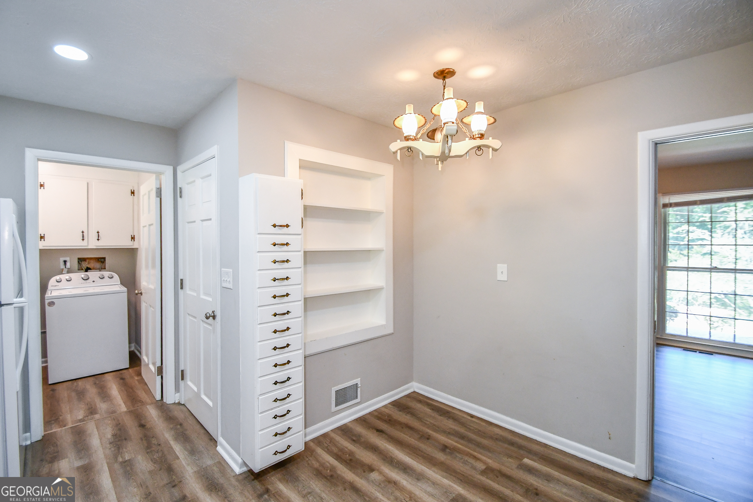 1512 Robinhood Trail