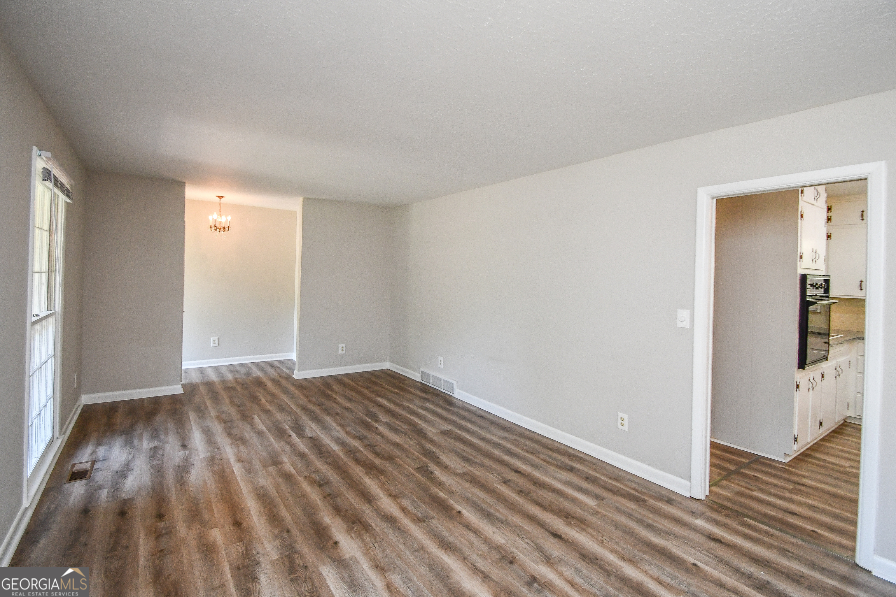 1512 Robinhood Trail