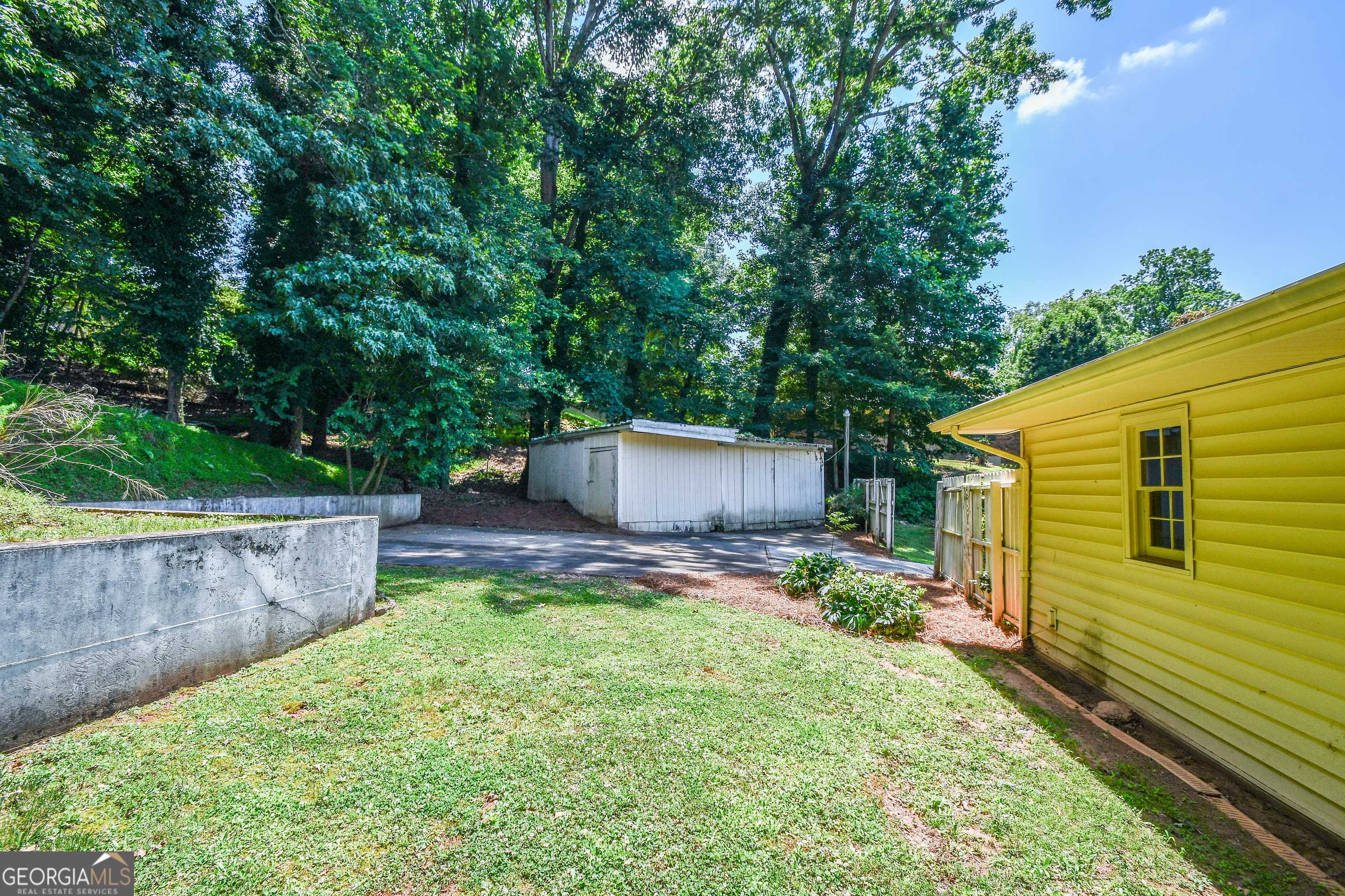 1512 Robinhood Trail