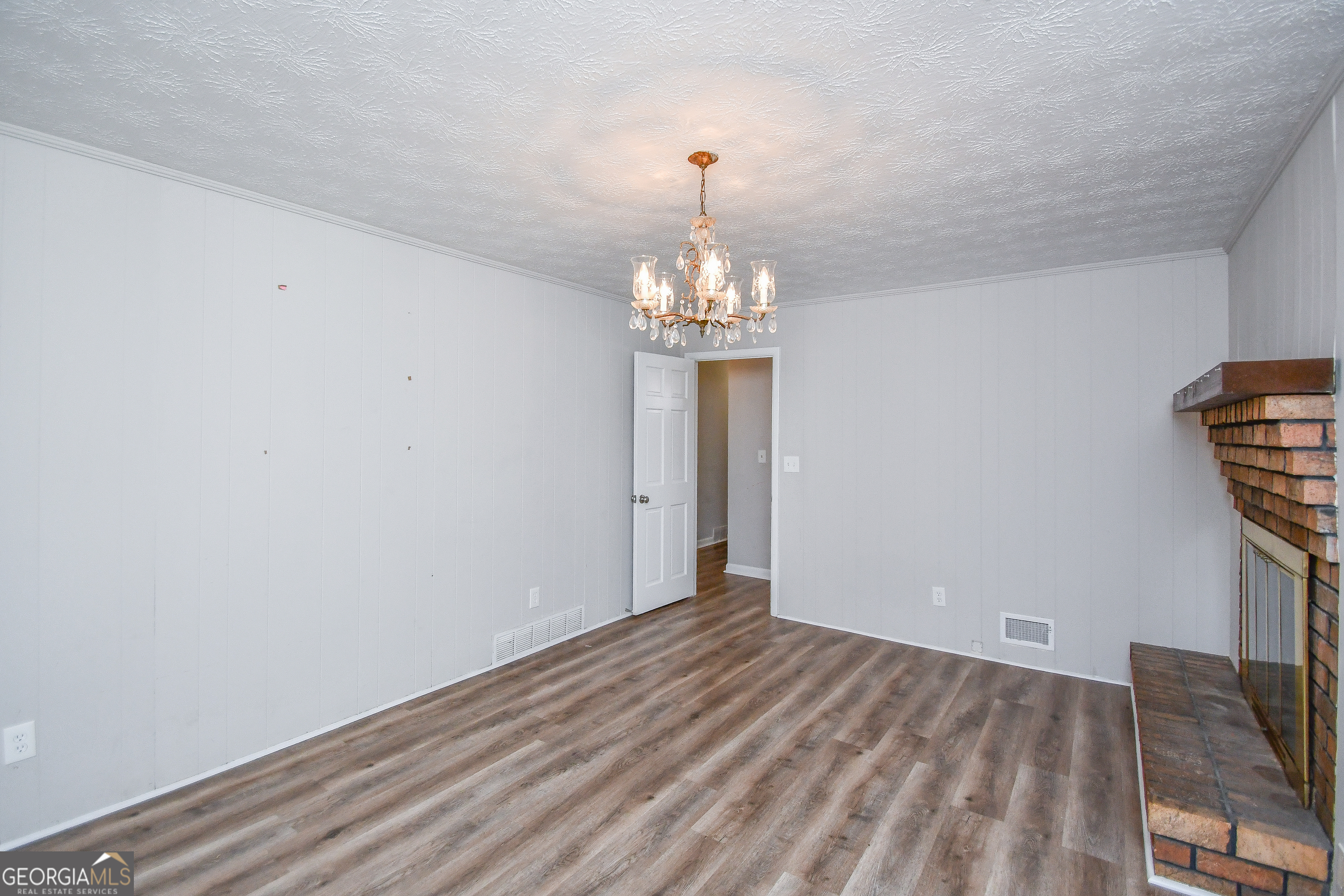 1512 Robinhood Trail