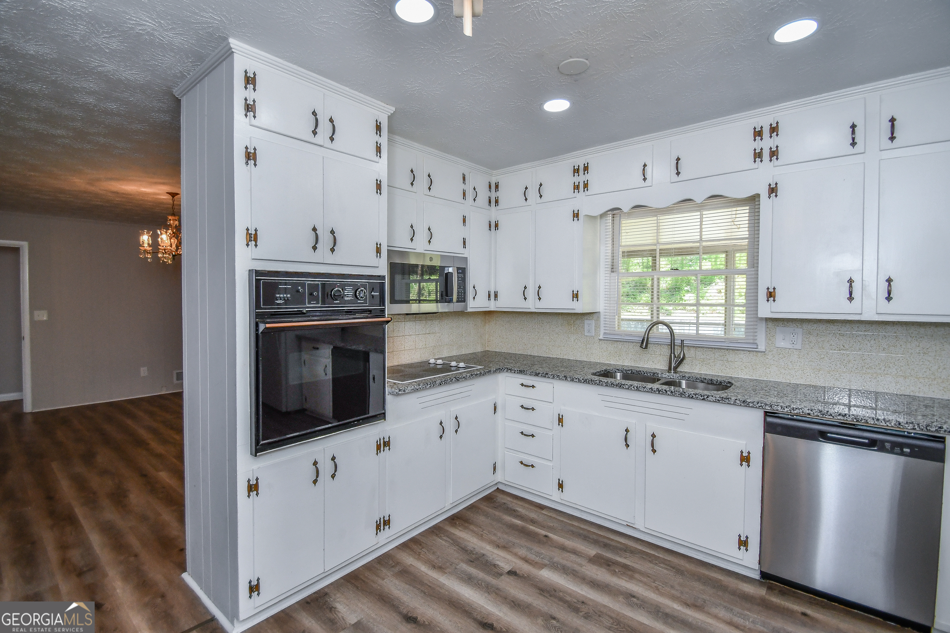 1512 Robinhood Trail
