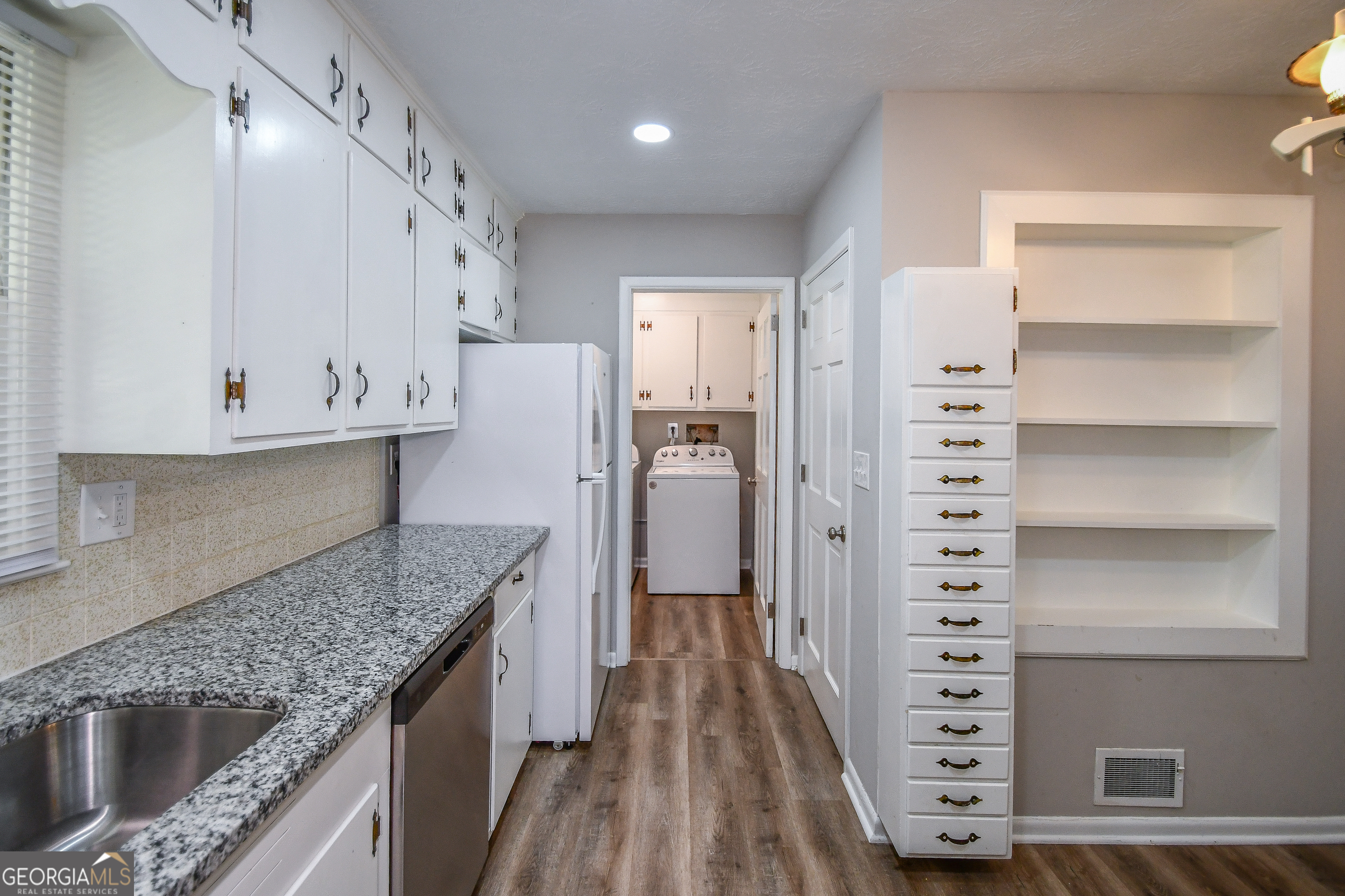 1512 Robinhood Trail