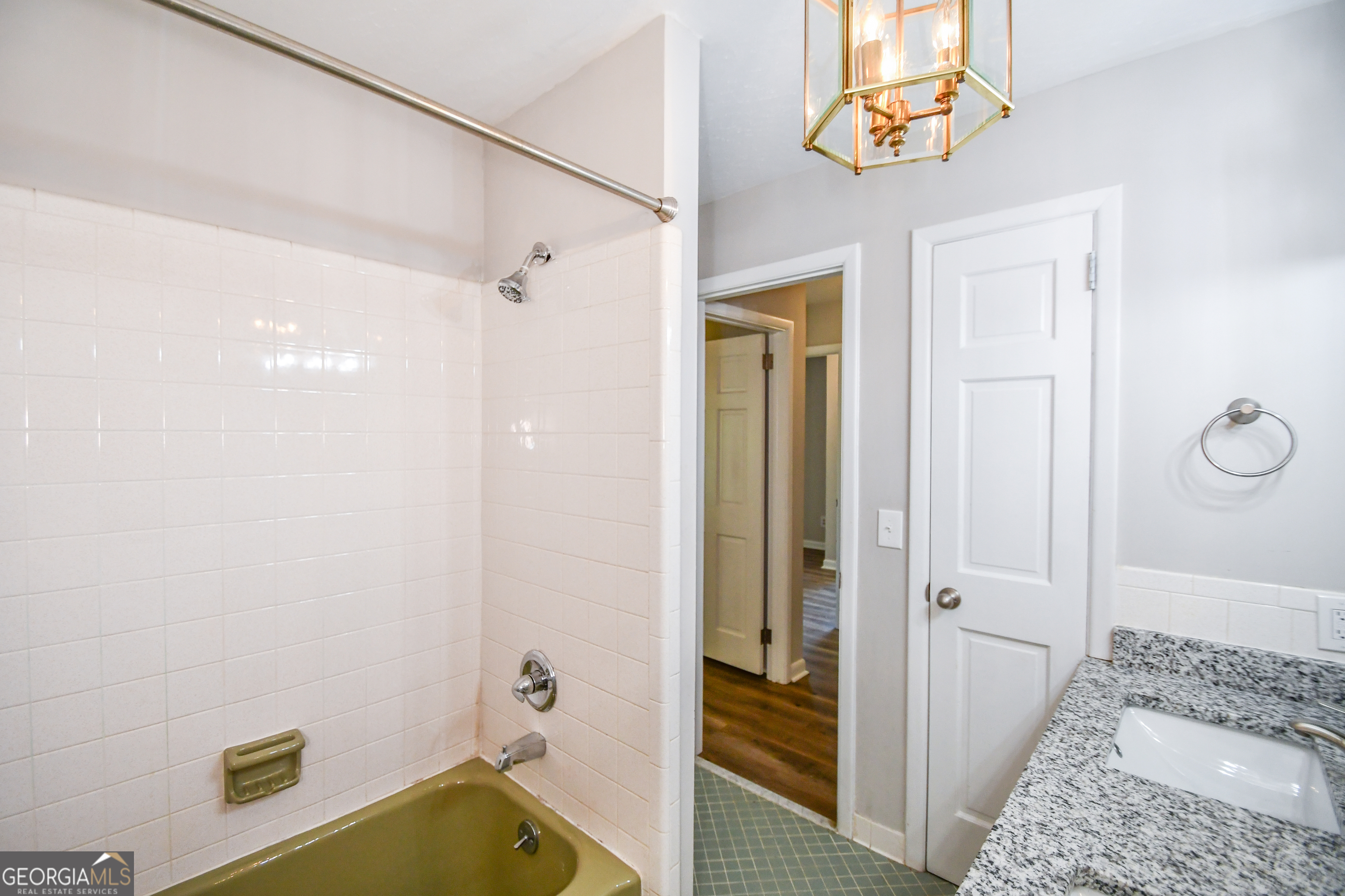 1512 Robinhood Trail