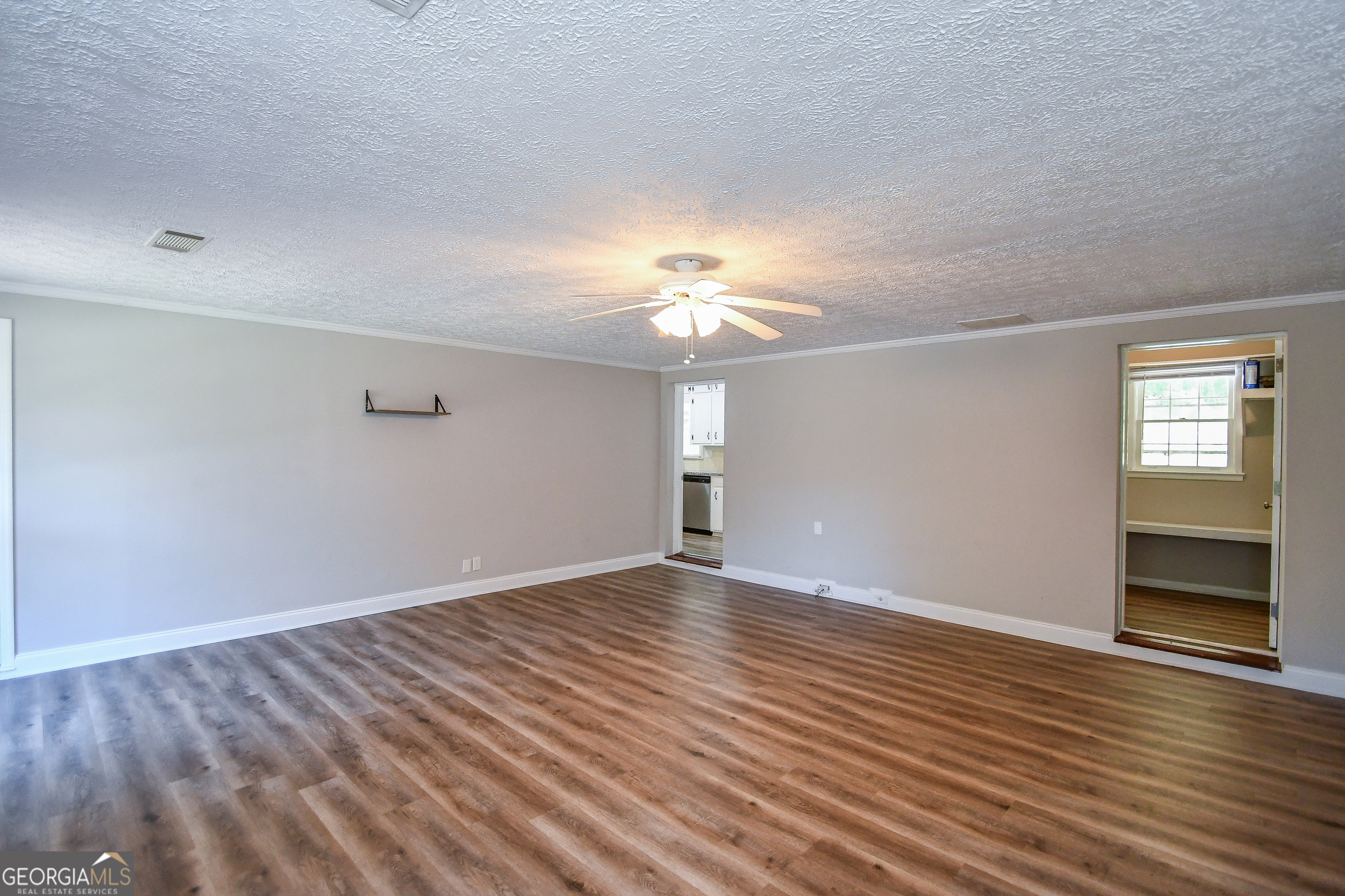 1512 Robinhood Trail
