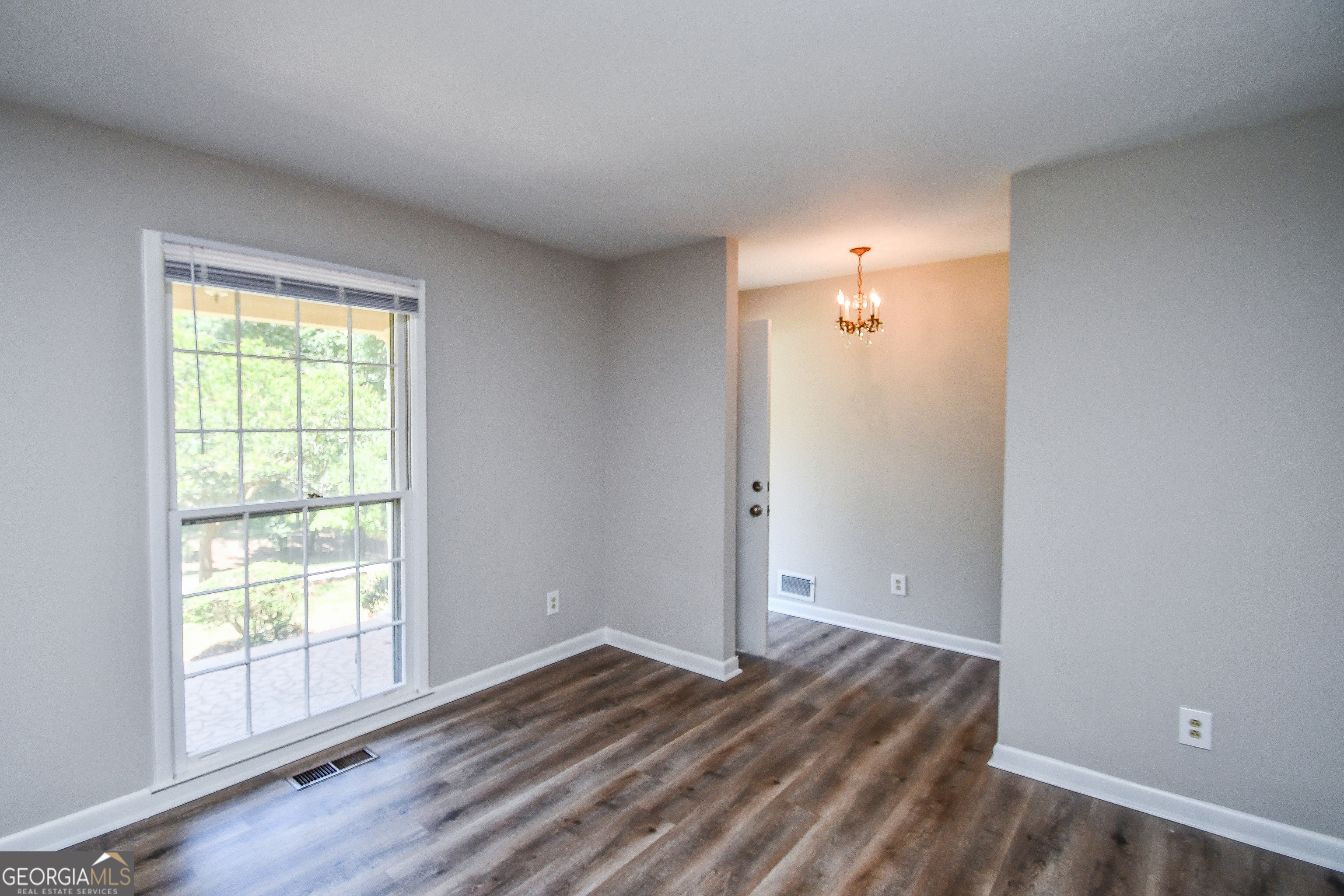 1512 Robinhood Trail