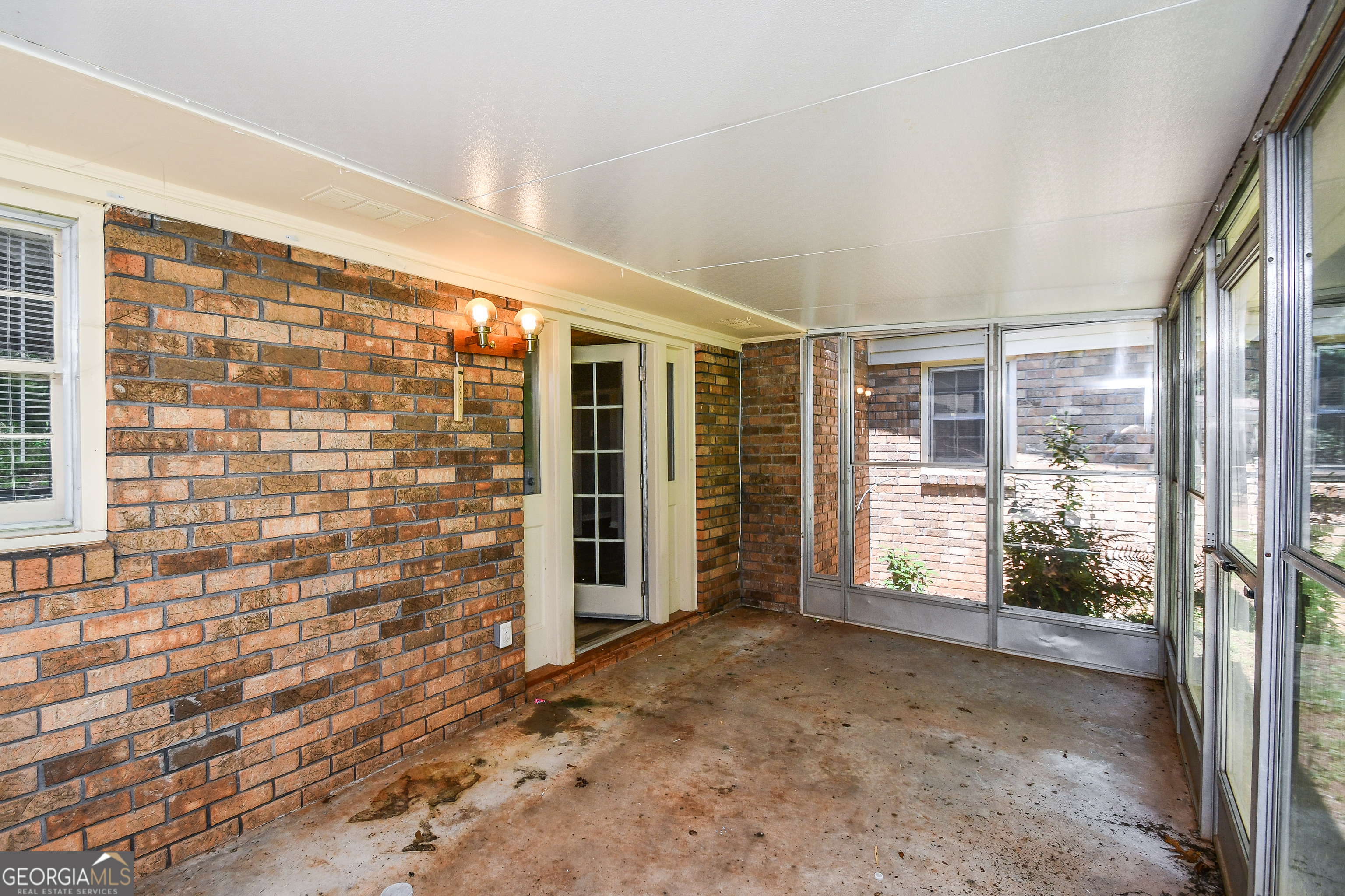1512 Robinhood Trail