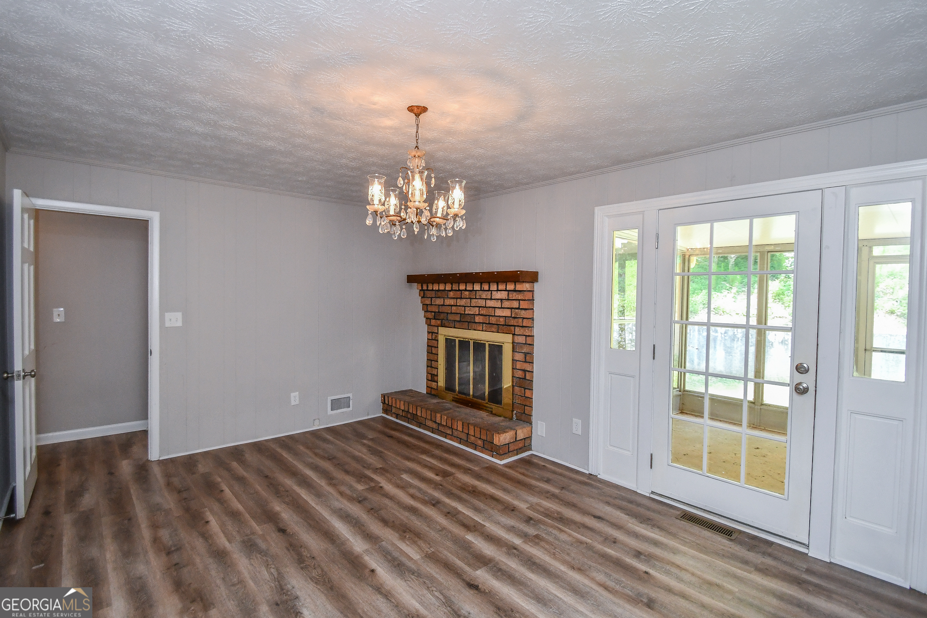 1512 Robinhood Trail