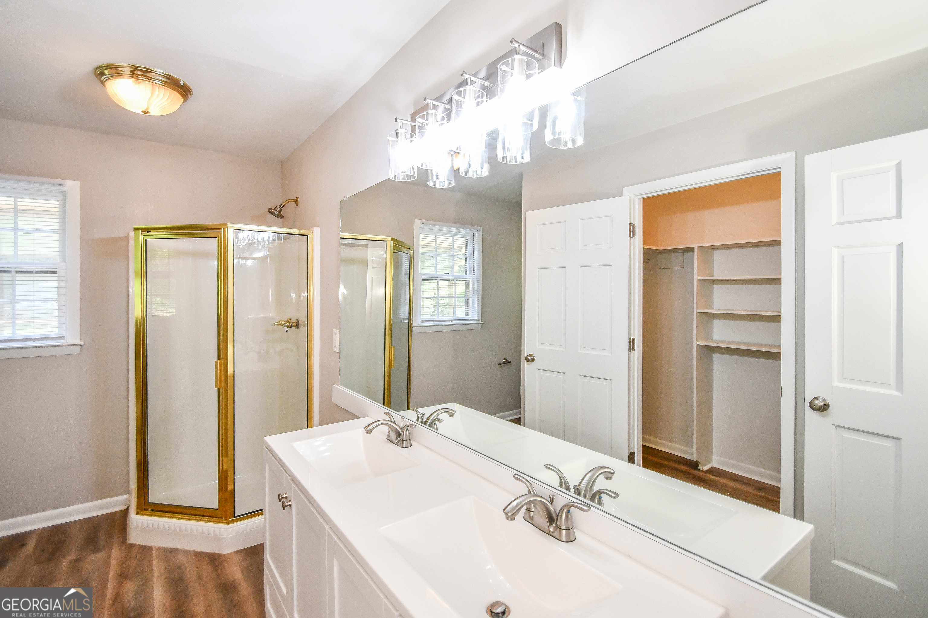 1512 Robinhood Trail