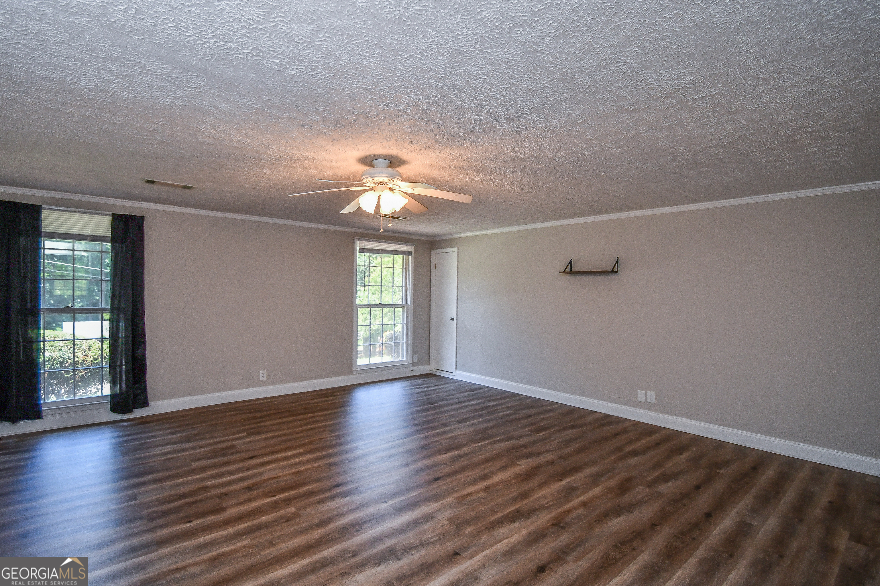 1512 Robinhood Trail