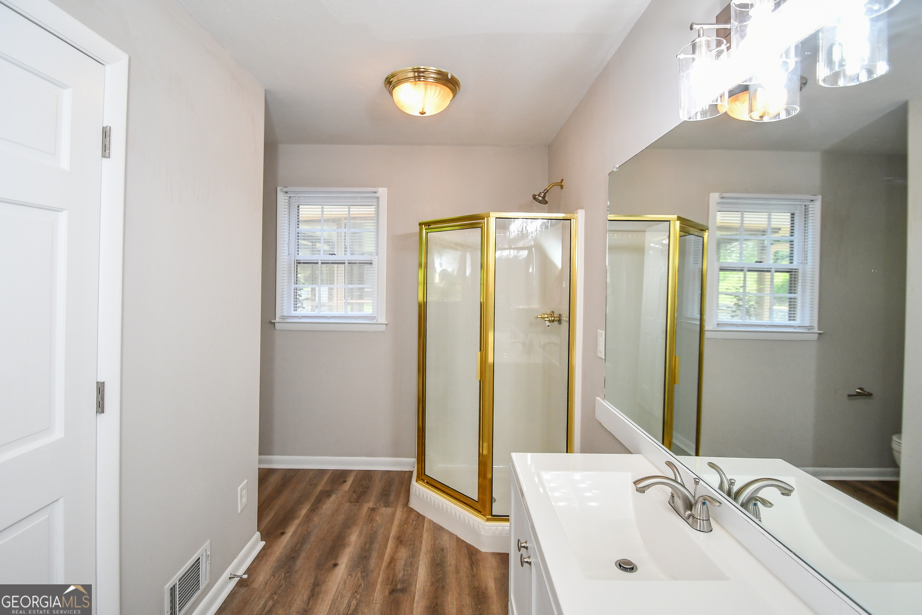 1512 Robinhood Trail