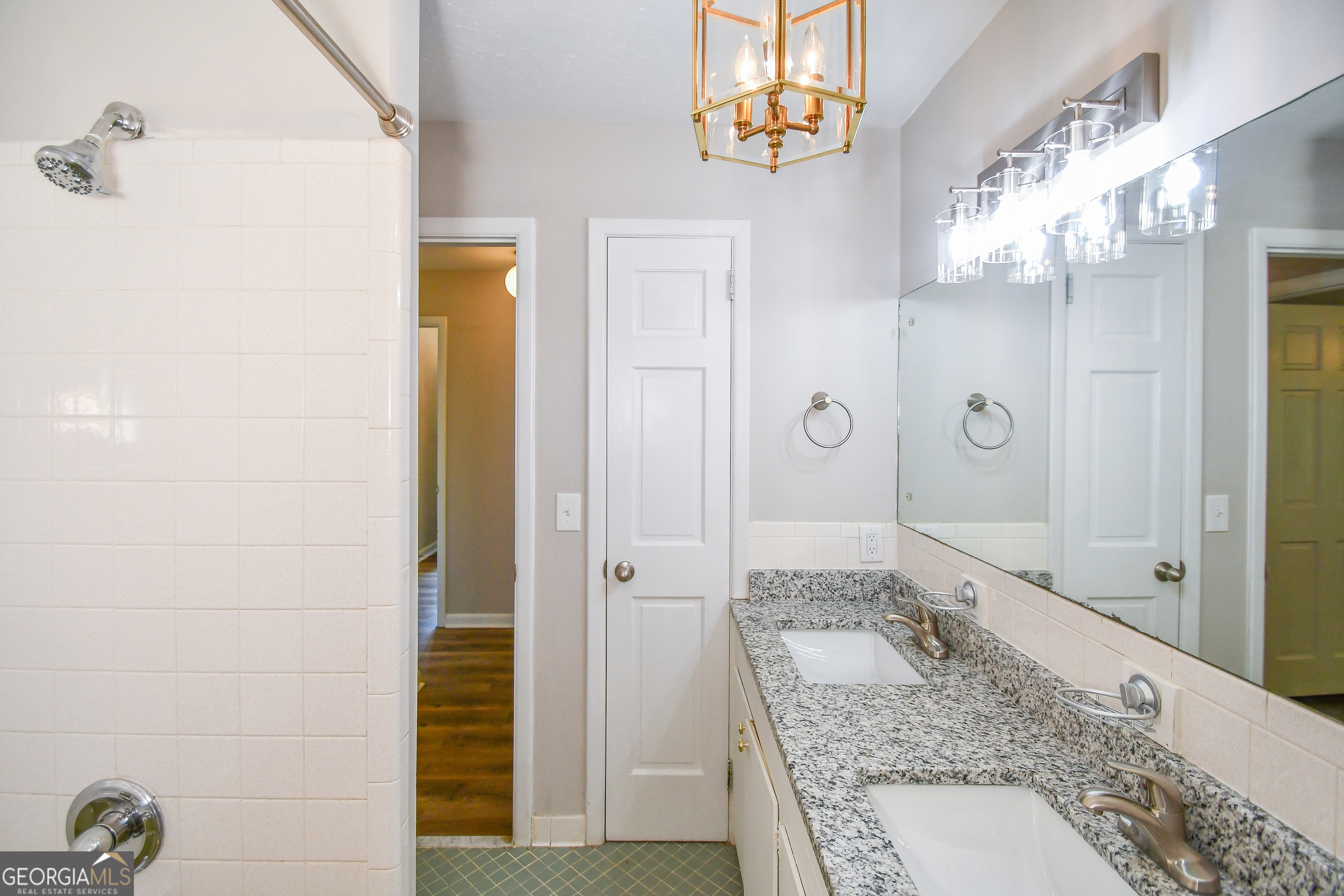 1512 Robinhood Trail