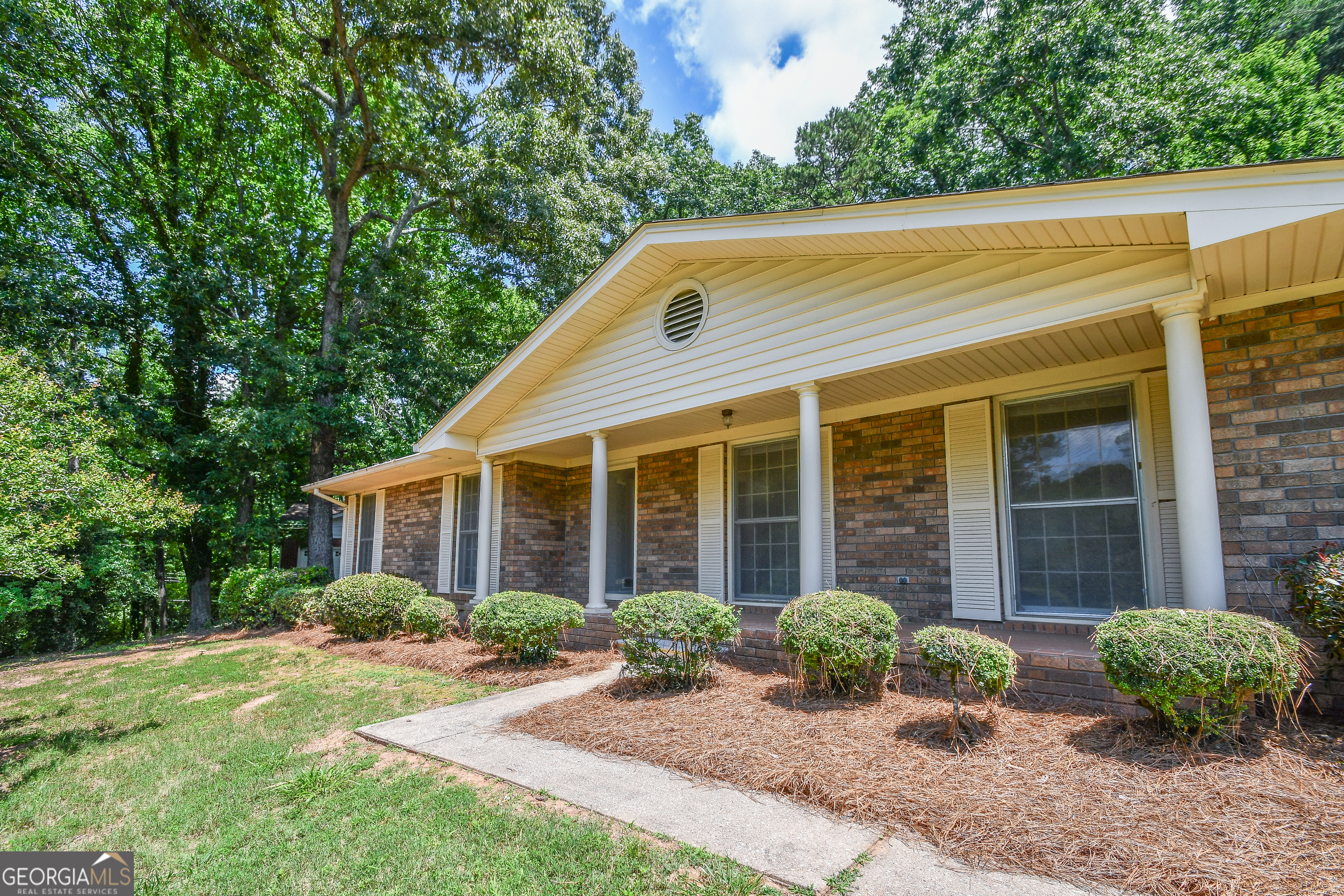 1512 Robinhood Trail