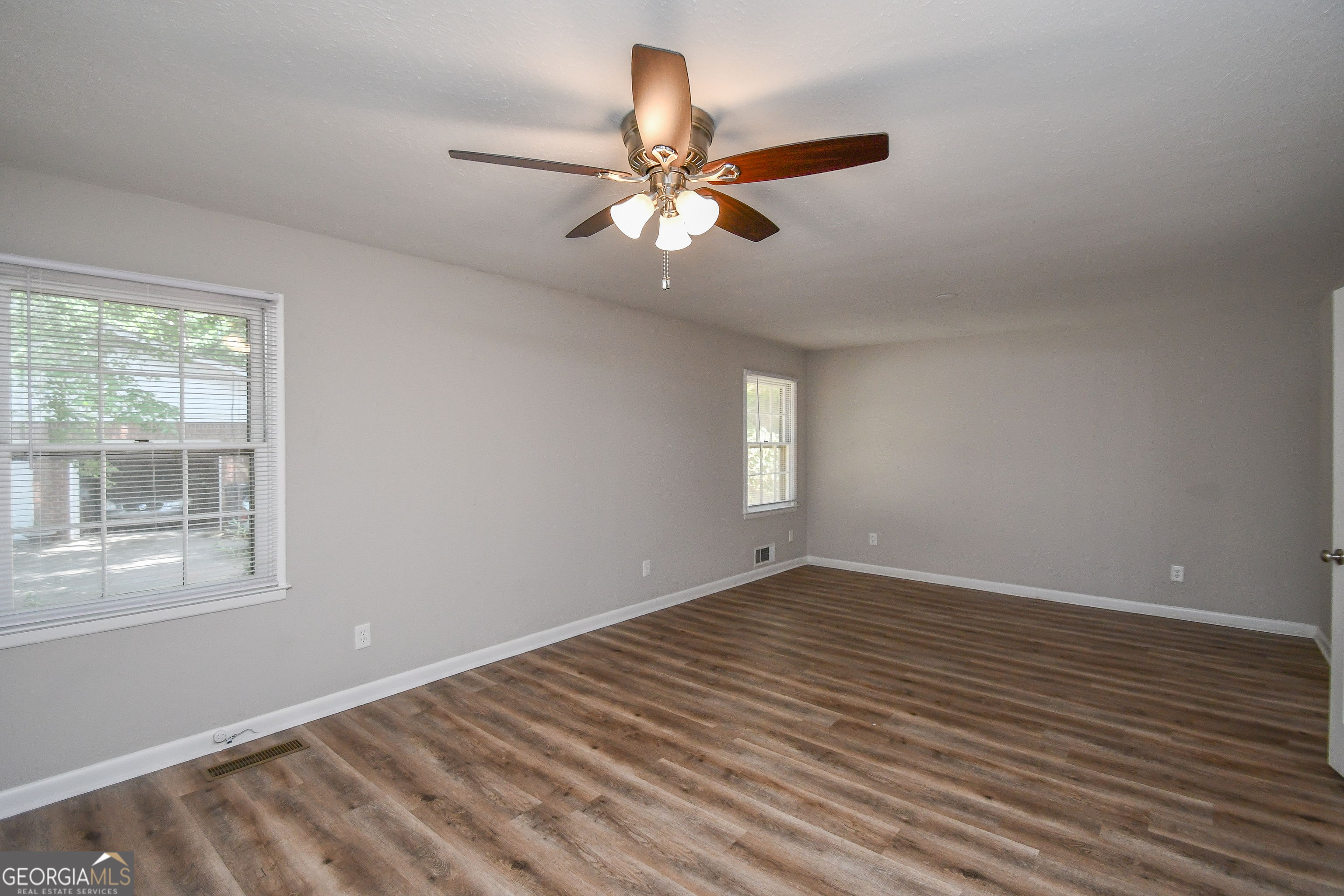 1512 Robinhood Trail