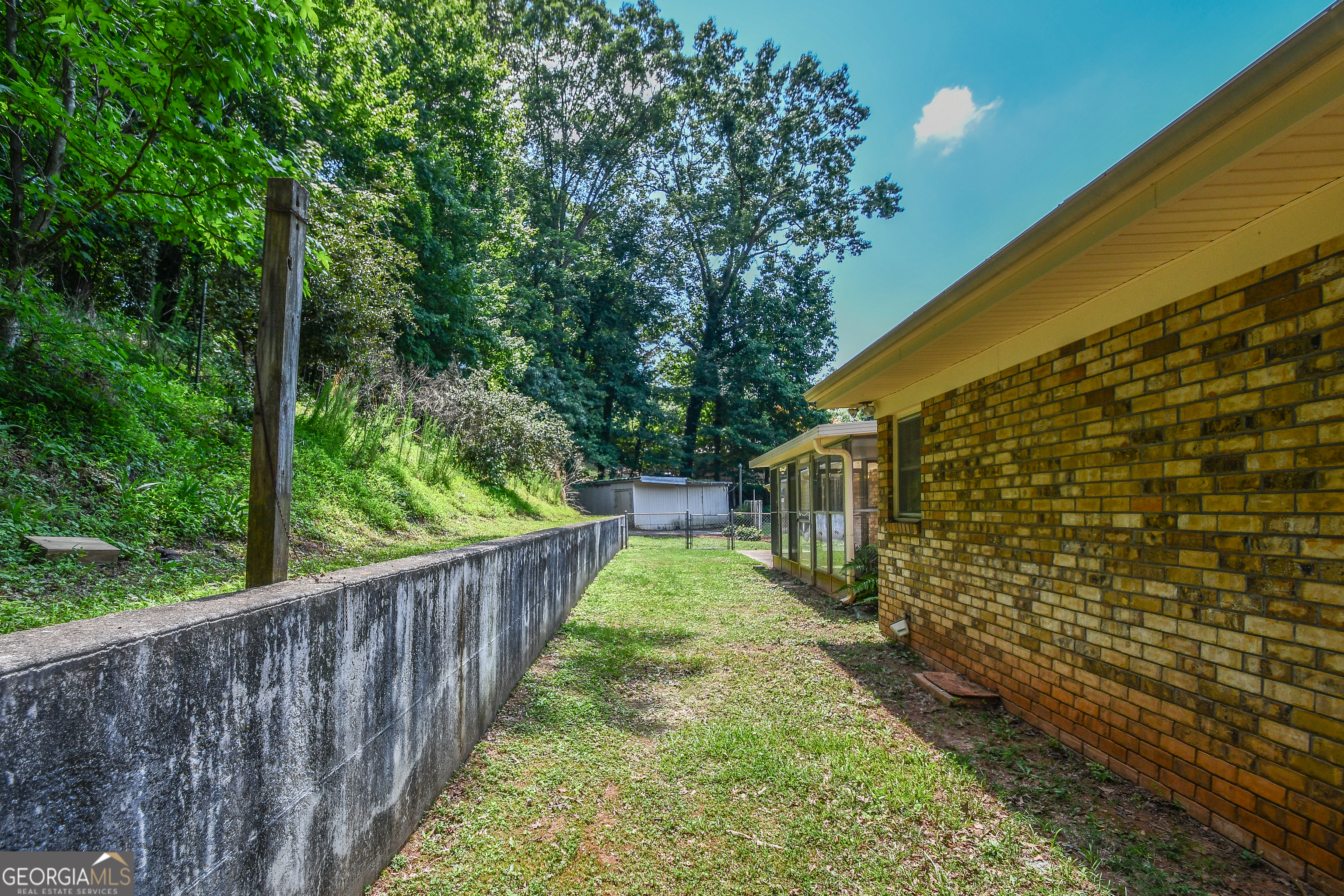 1512 Robinhood Trail