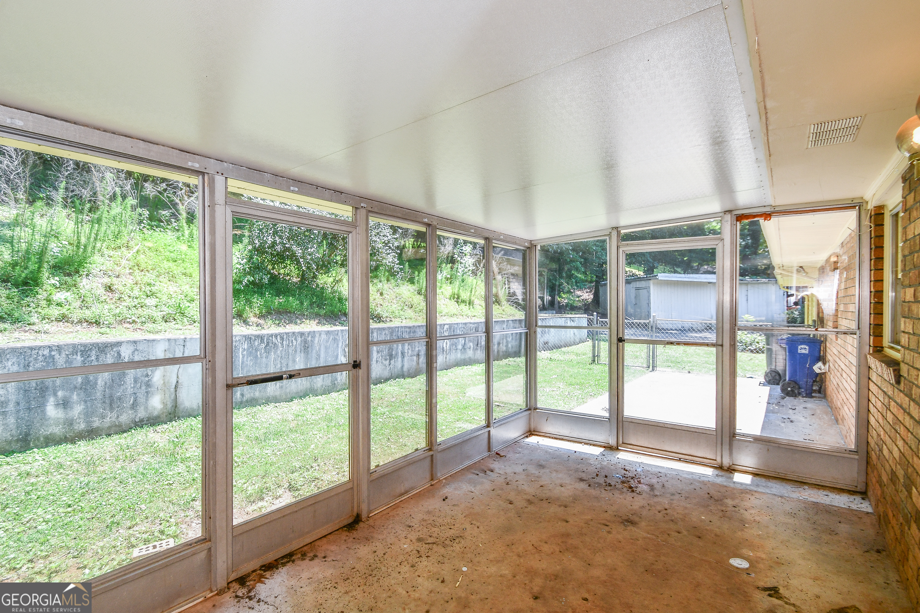 1512 Robinhood Trail