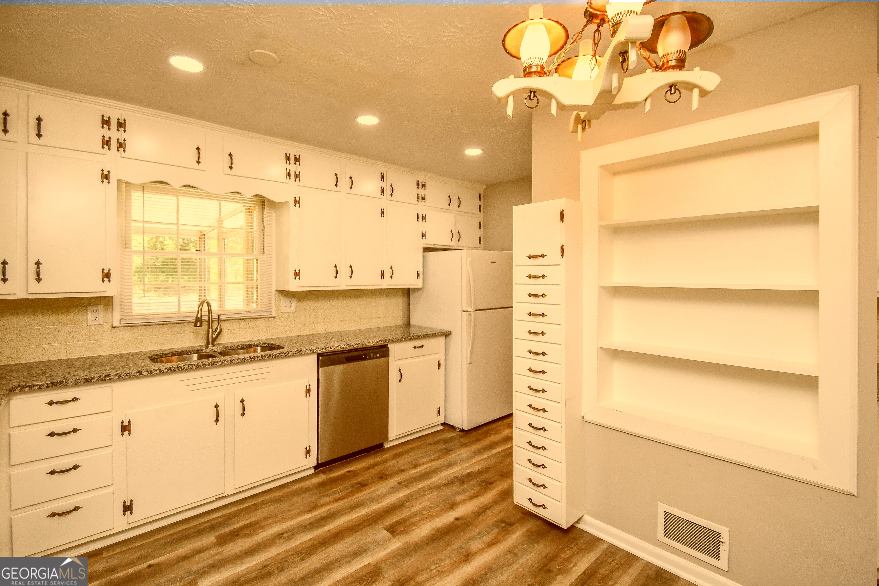 1512 Robinhood Trail