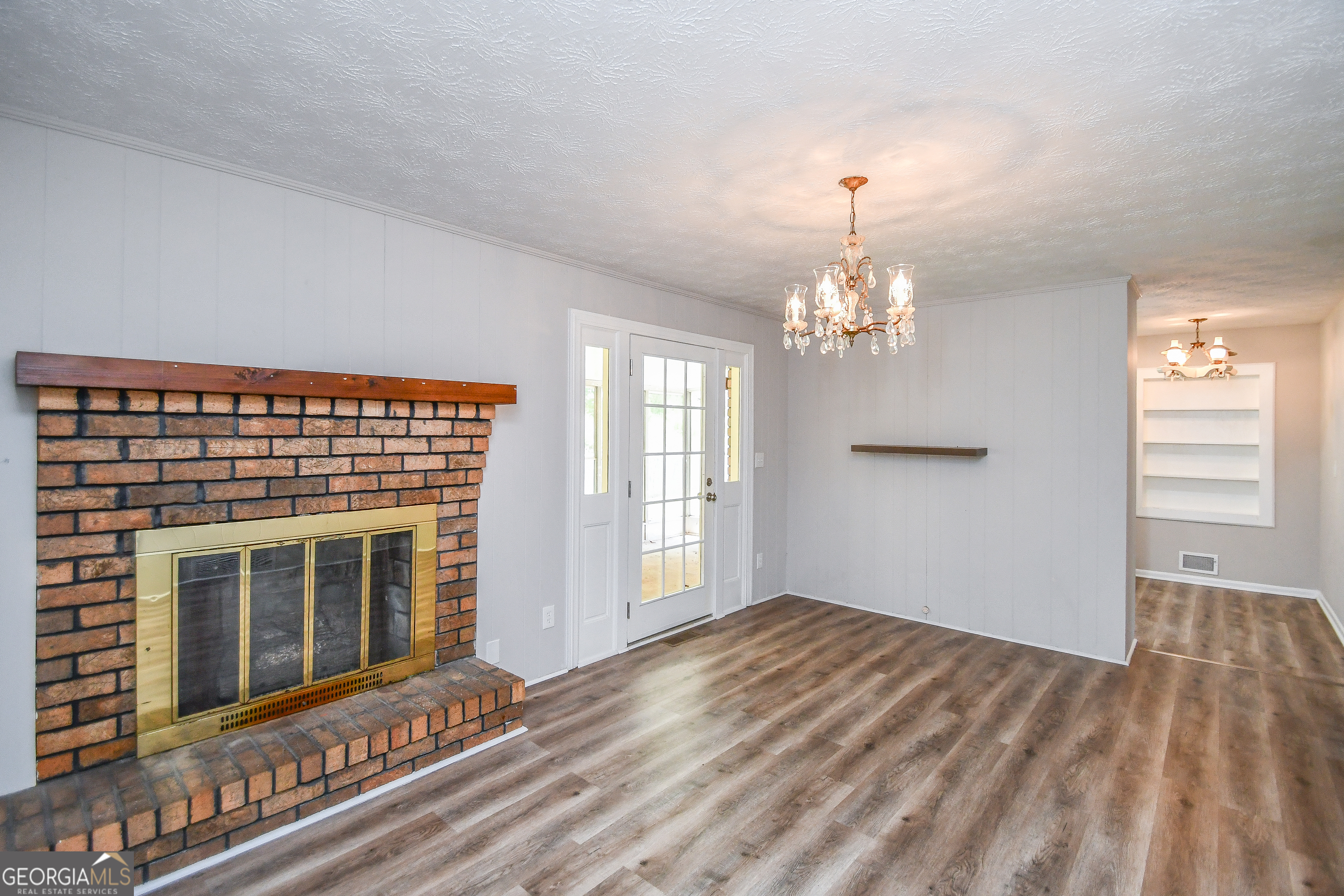 1512 Robinhood Trail