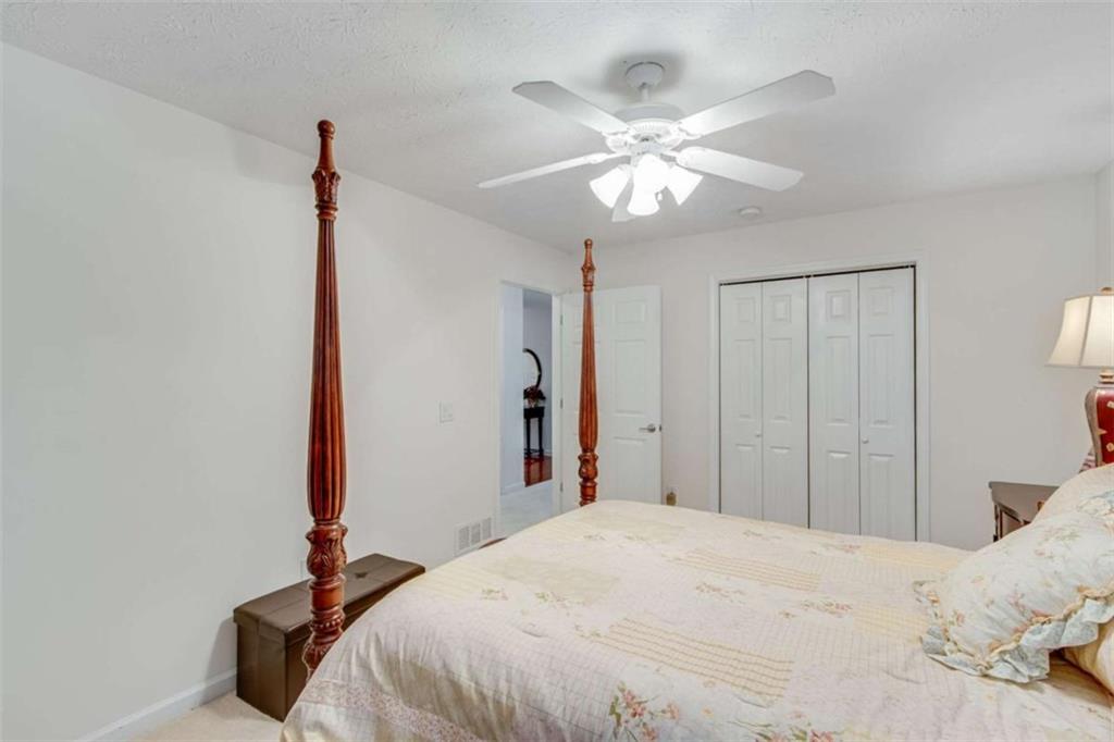 936 Village View Circle